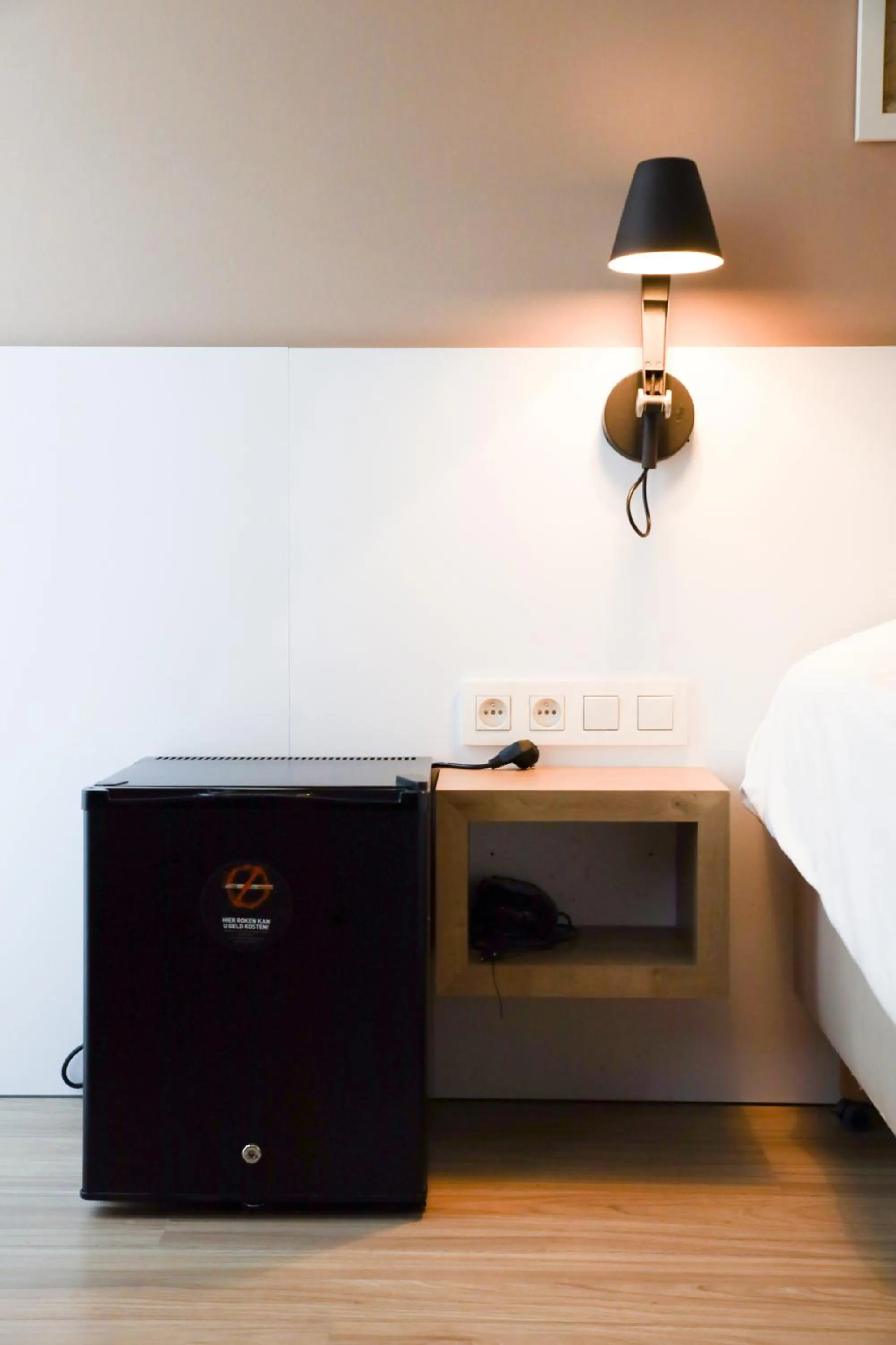 hair dresser, Bed in Alfa Inn