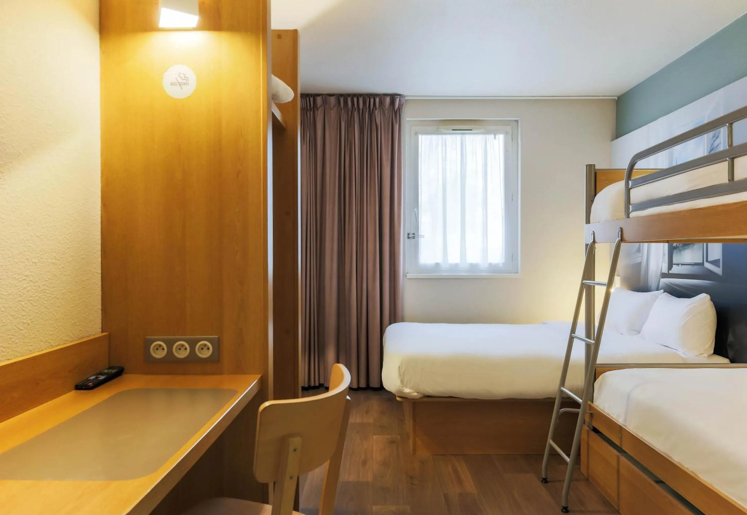 Bedroom, Bed in B&B HOTEL Metz Semécourt