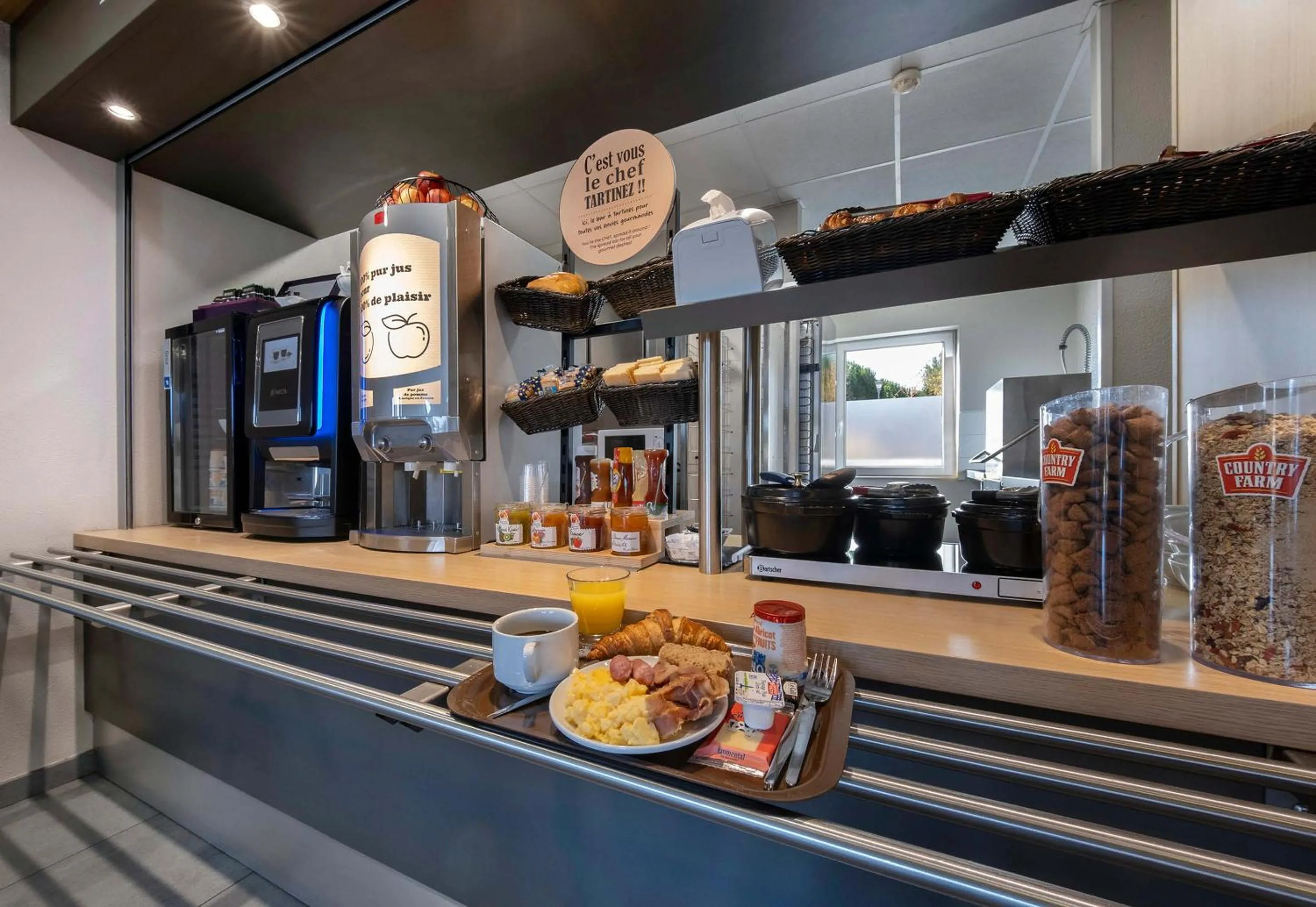 Breakfast in B&B HOTEL Royan La Palmyre