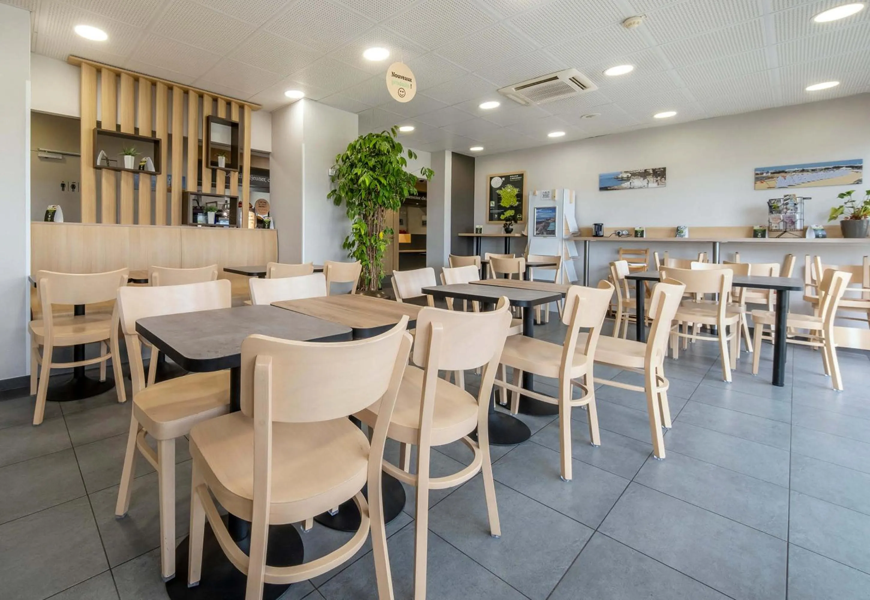 Restaurant/places to eat in B&B HOTEL Royan La Palmyre