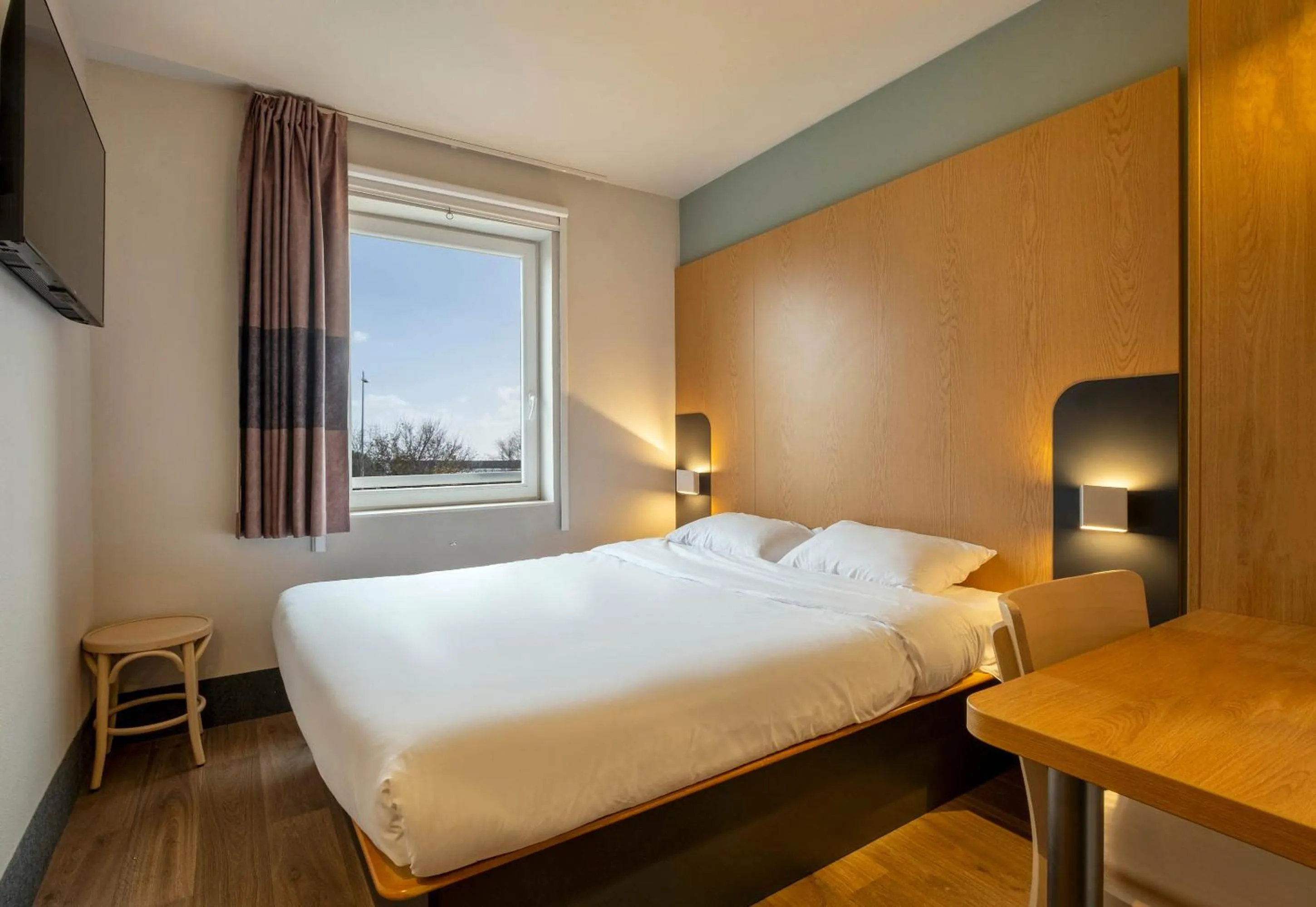 Bedroom, Bed in B&B HOTEL Royan La Palmyre