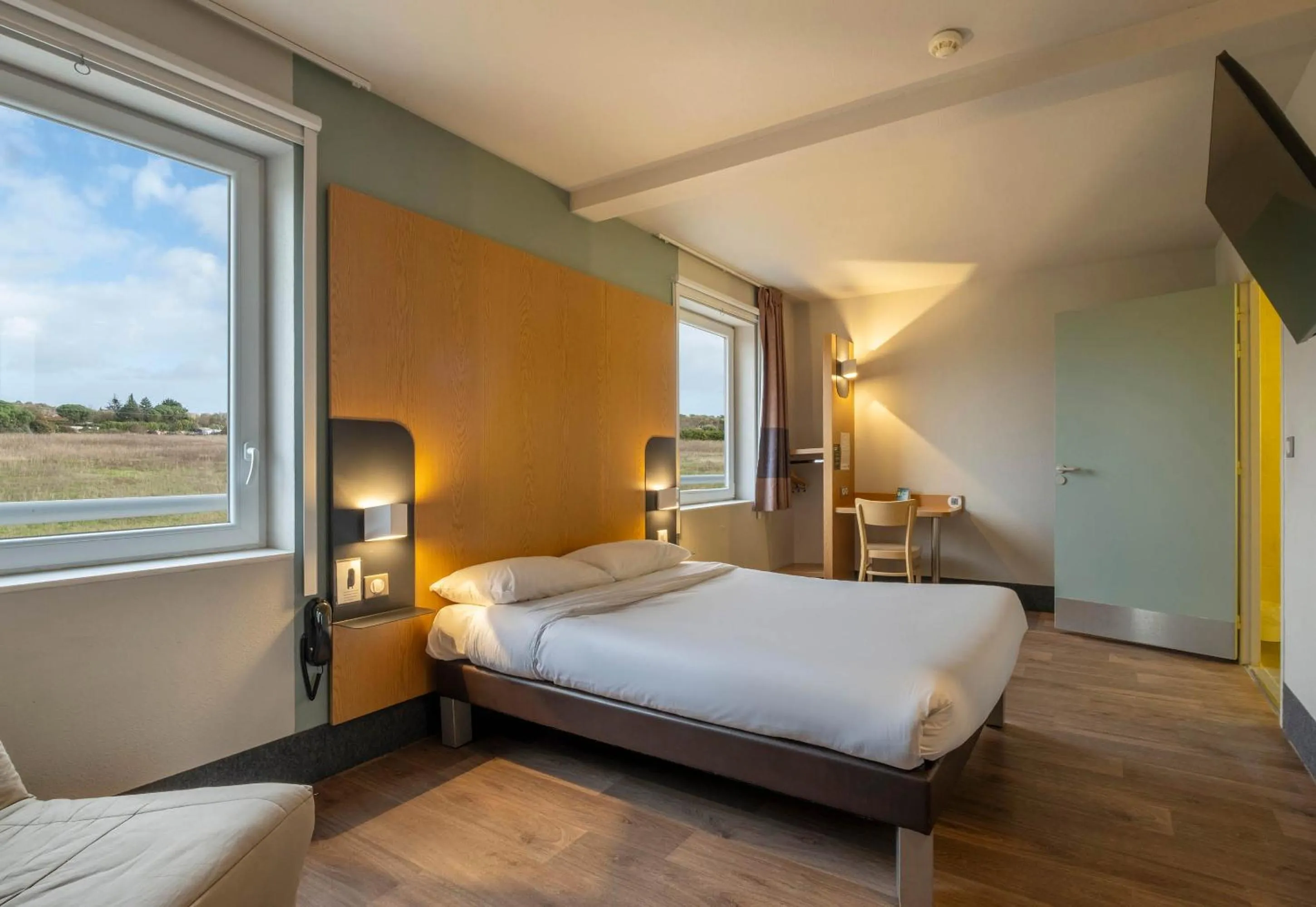 Bedroom, Bed in B&B HOTEL Royan La Palmyre