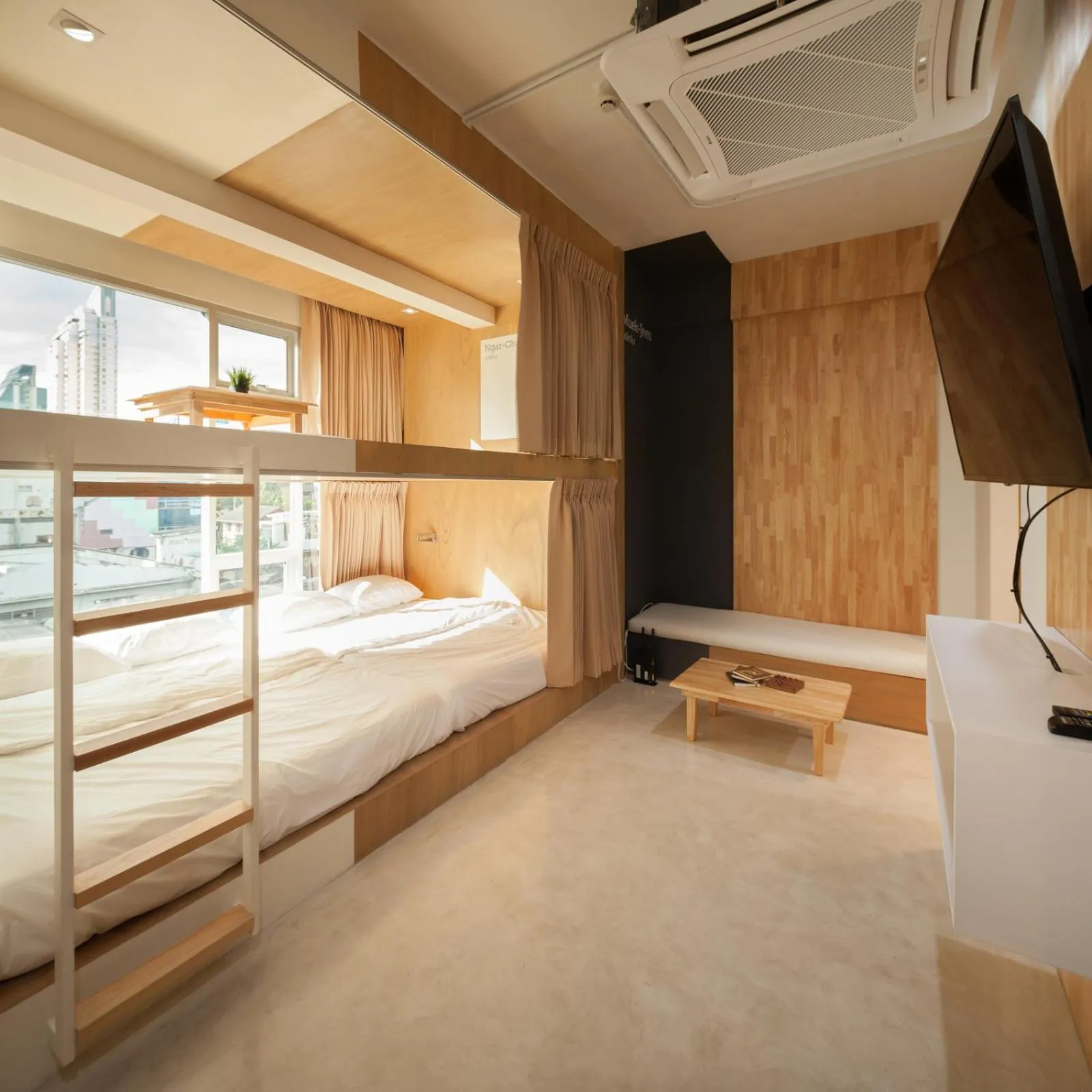 Living room, Bed in BoB Hostel บ็อบโฮสเทล