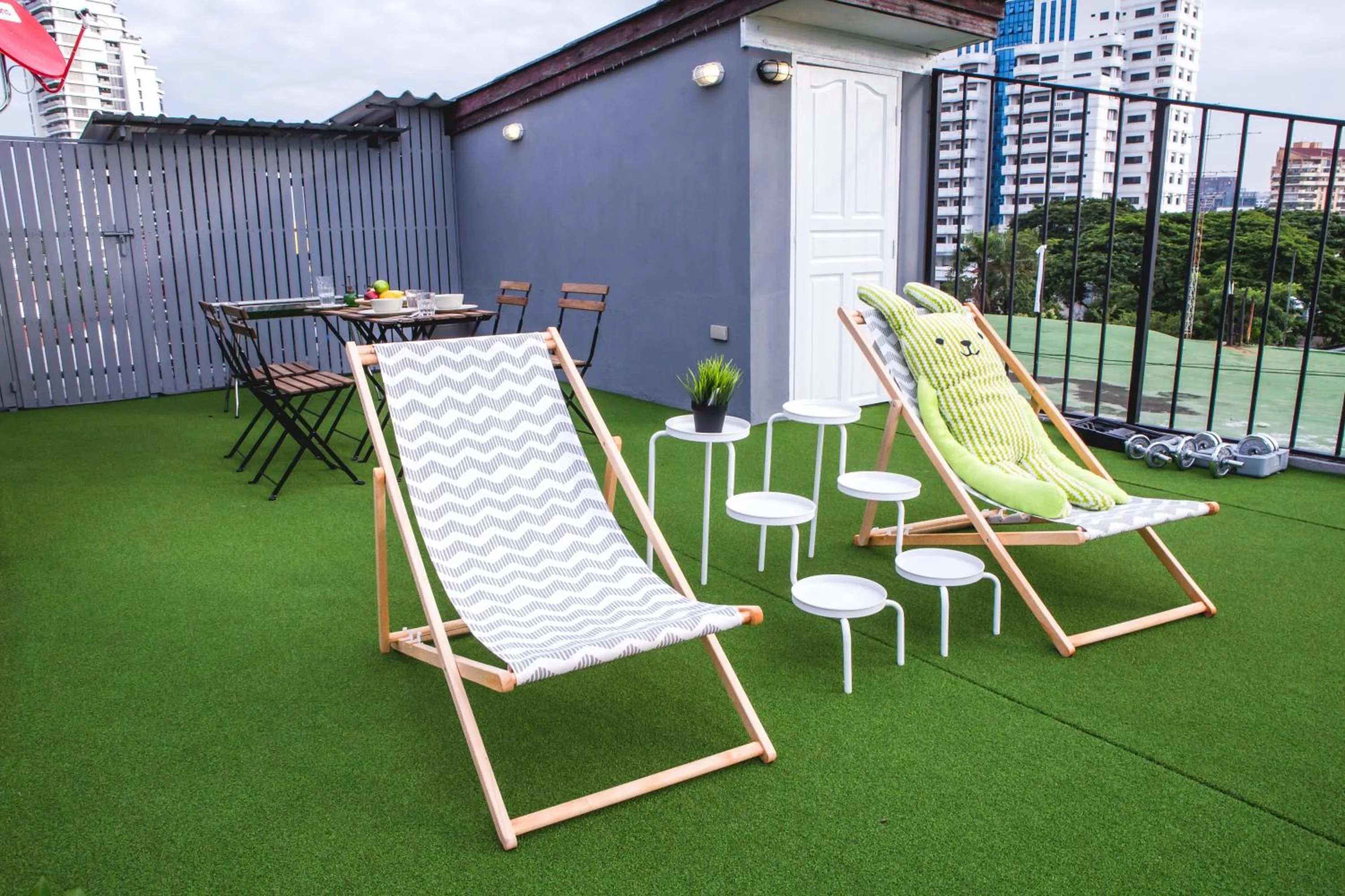 Balcony/Terrace in BoB Hostel บ็อบโฮสเทล