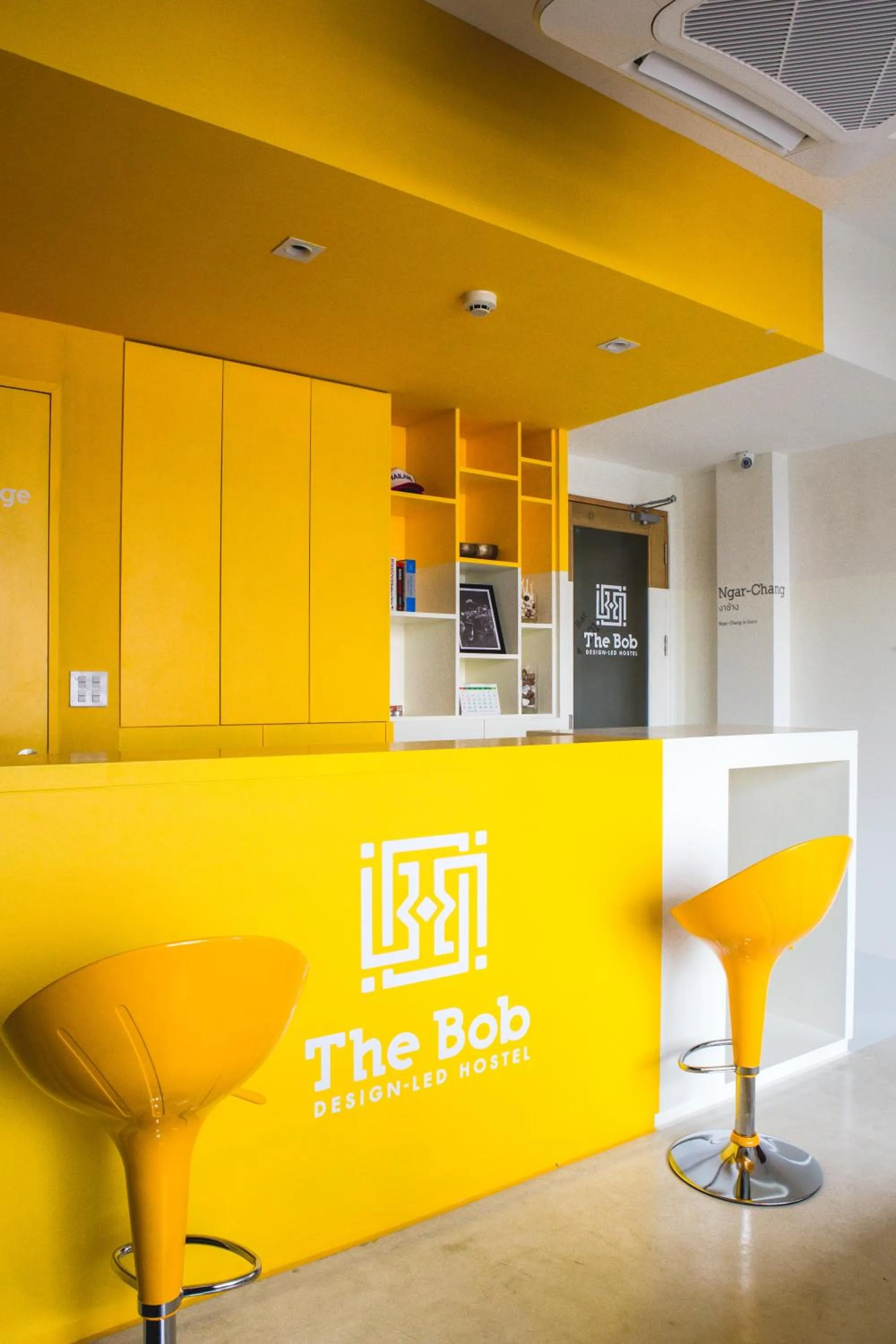 Communal lounge/ TV room in BoB Hostel บ็อบโฮสเทล