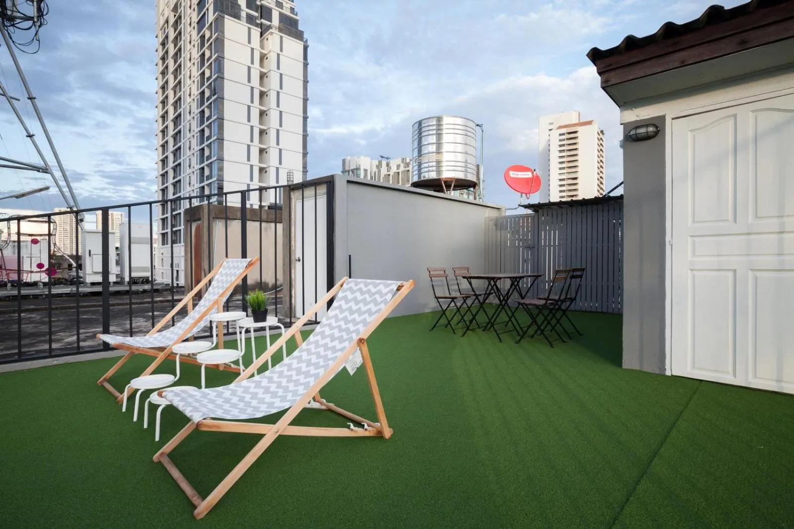 Balcony/Terrace in BoB Hostel บ็อบโฮสเทล