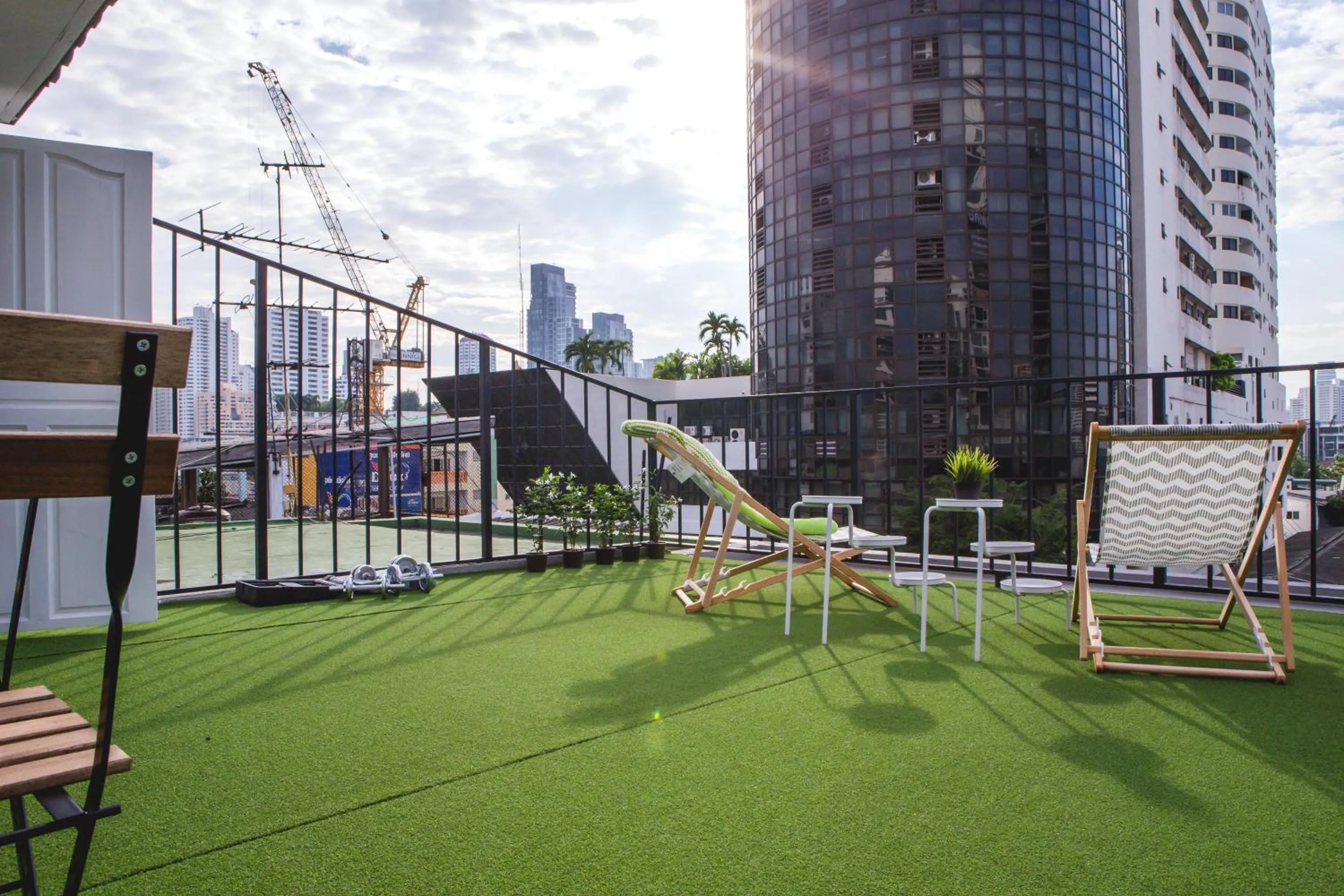 Garden in BoB Hostel บ็อบโฮสเทล