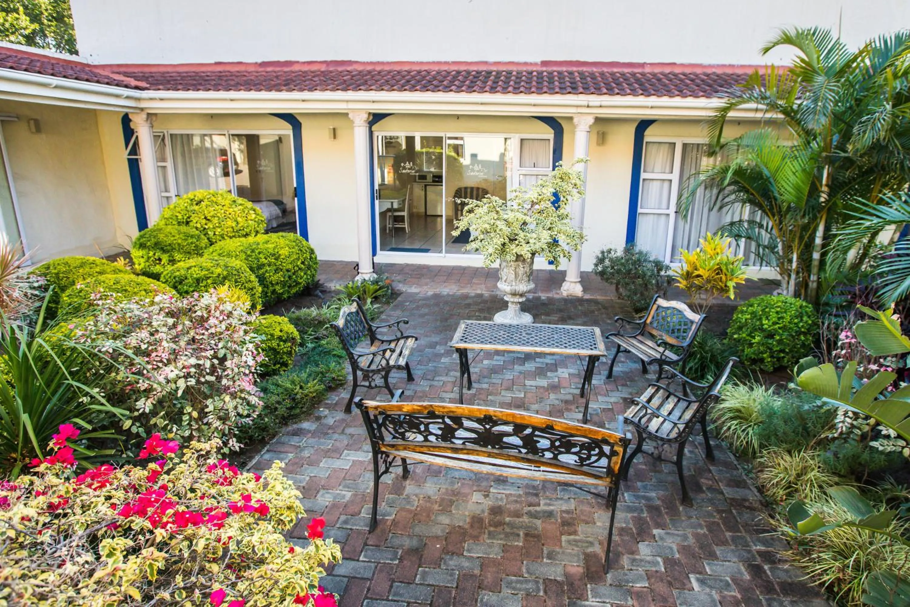 Garden in Santorini Guesthouse