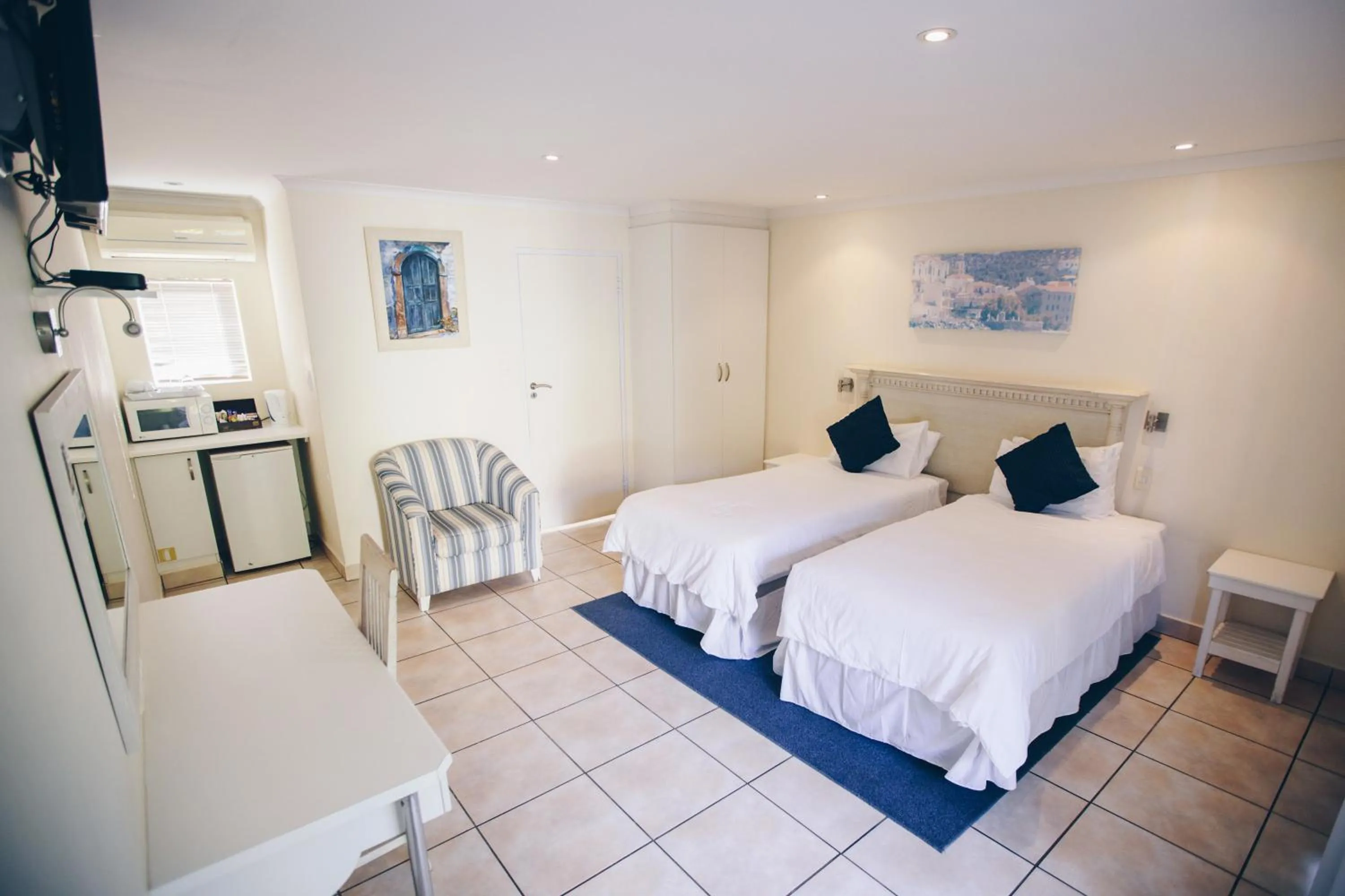 Bed in Santorini Guesthouse