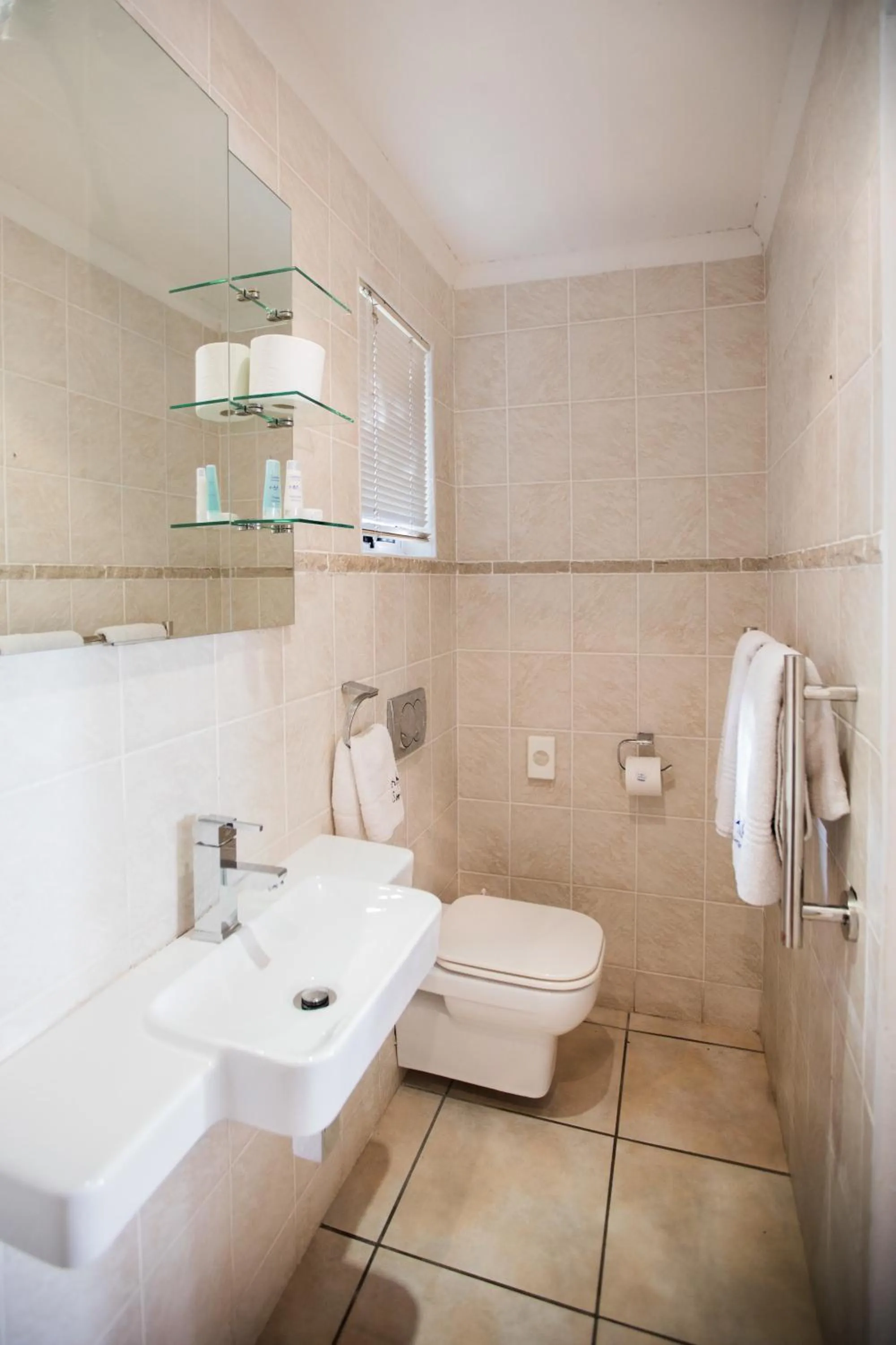 Toilet in Santorini Guesthouse