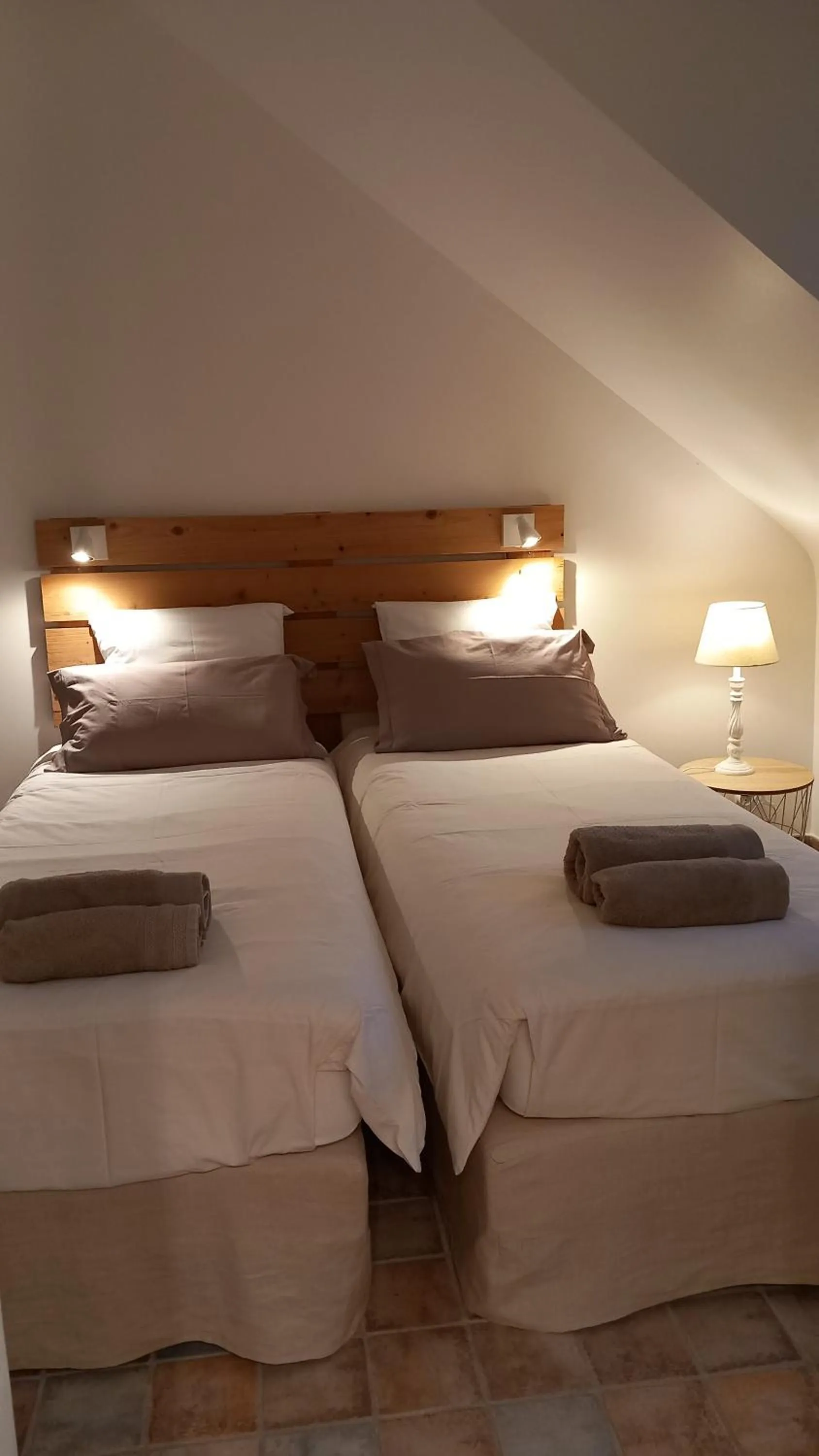 Bed in Les chambres du Manoir de Kerhel