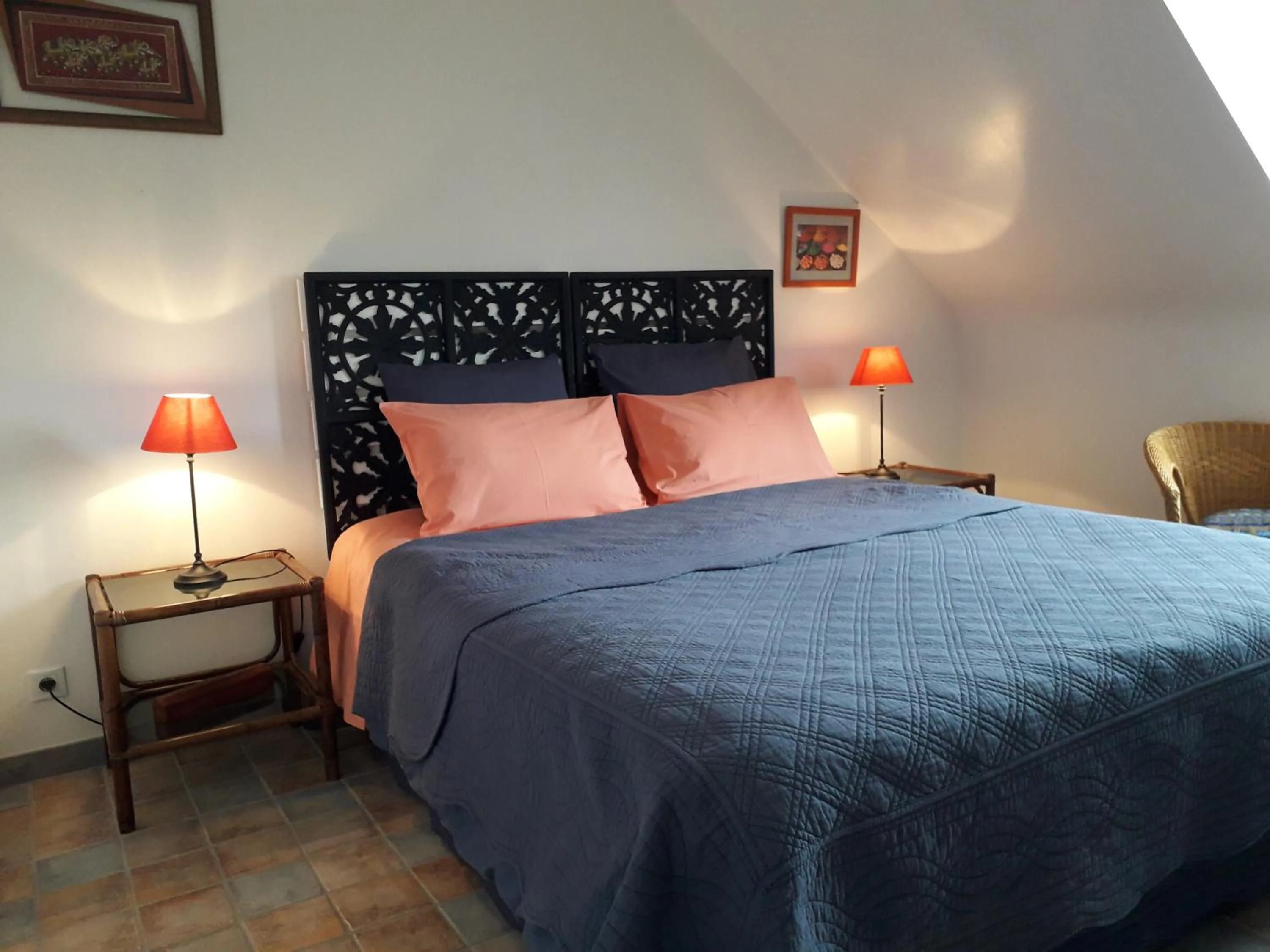 Bed in Les chambres du Manoir de Kerhel