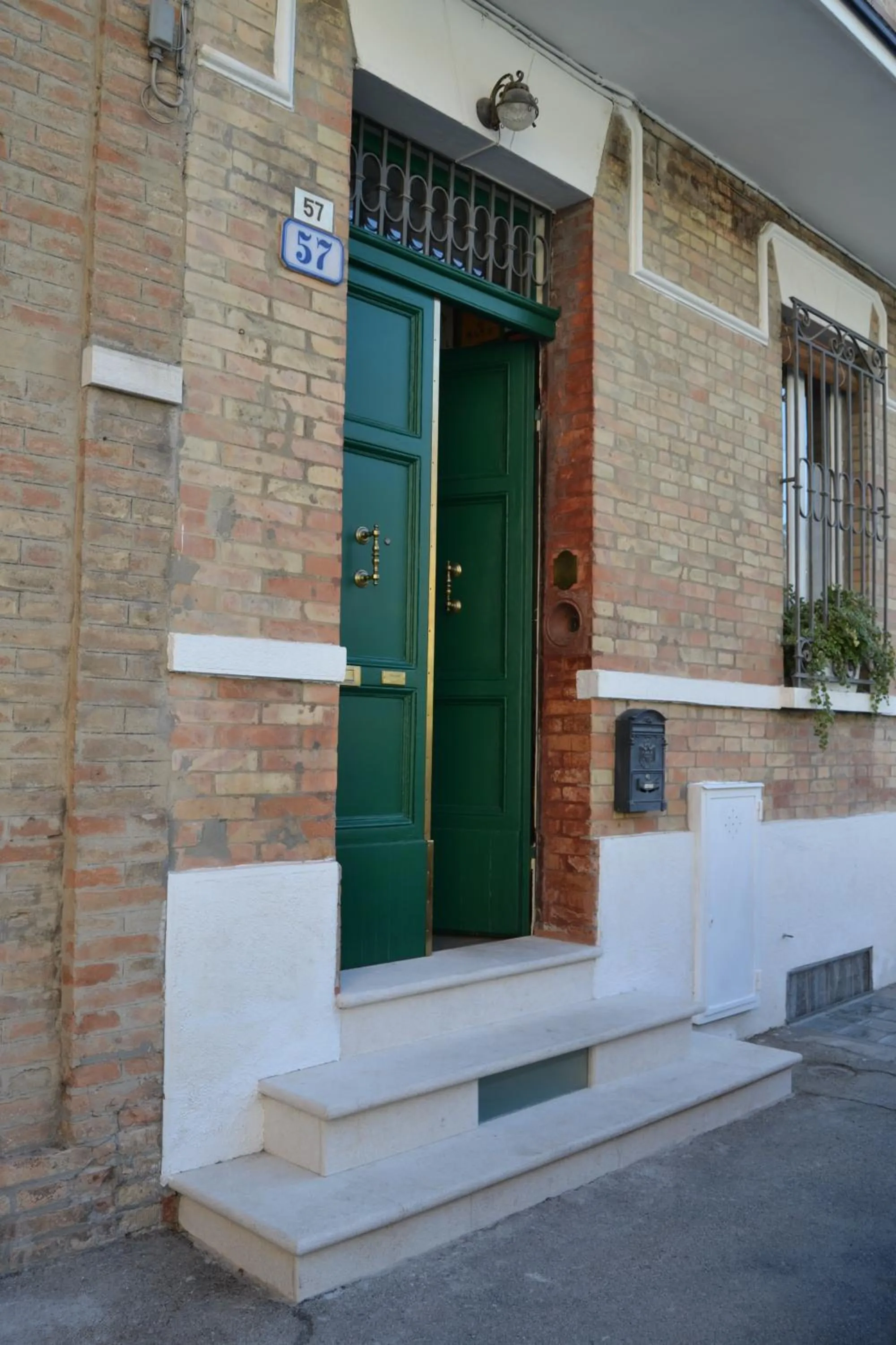 Facade/entrance in Il Giardino Roccioso