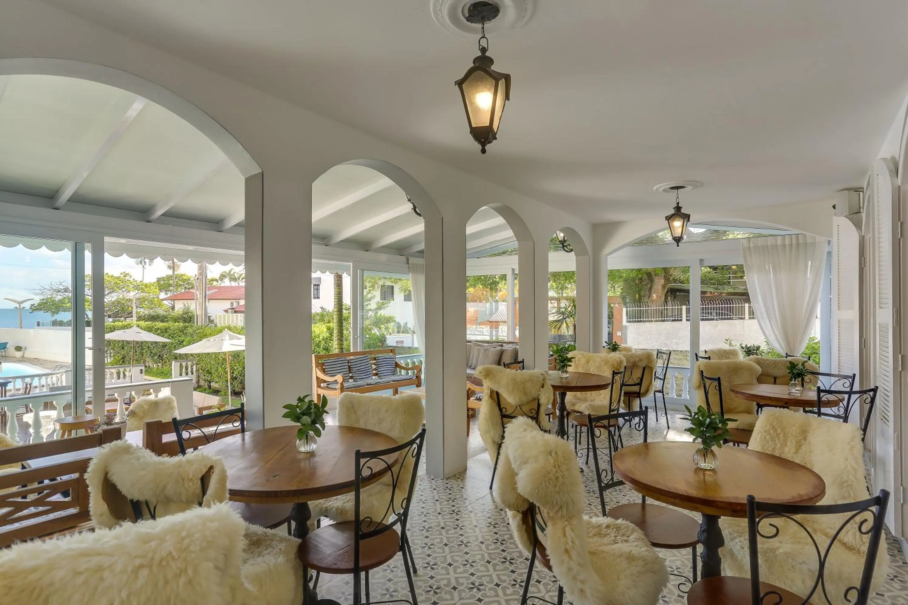 Restaurant/places to eat in Solar Beach Hotel