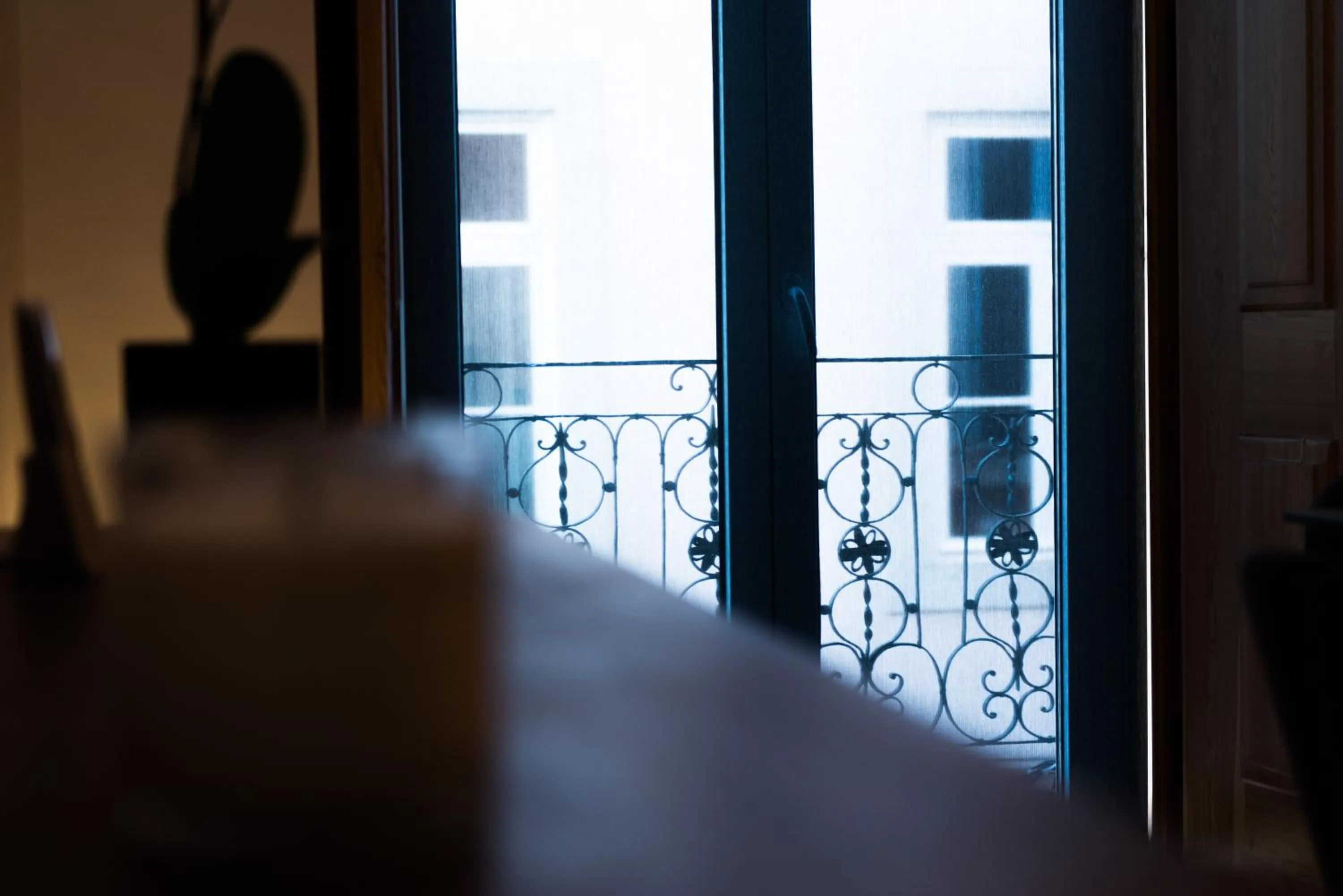 Living room, Bed in Flora Chiado Apartments