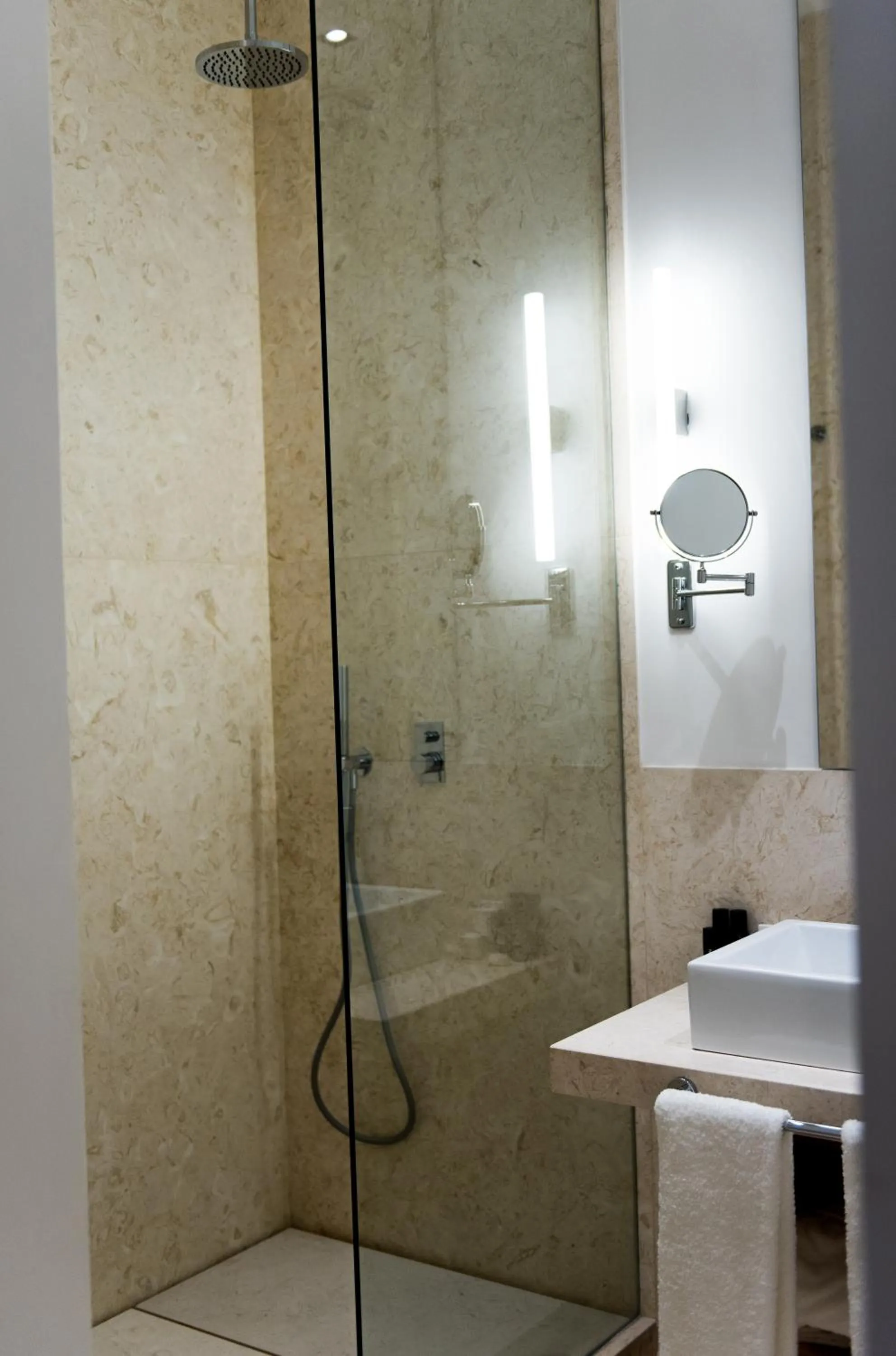 Toilet in Flora Chiado Apartments