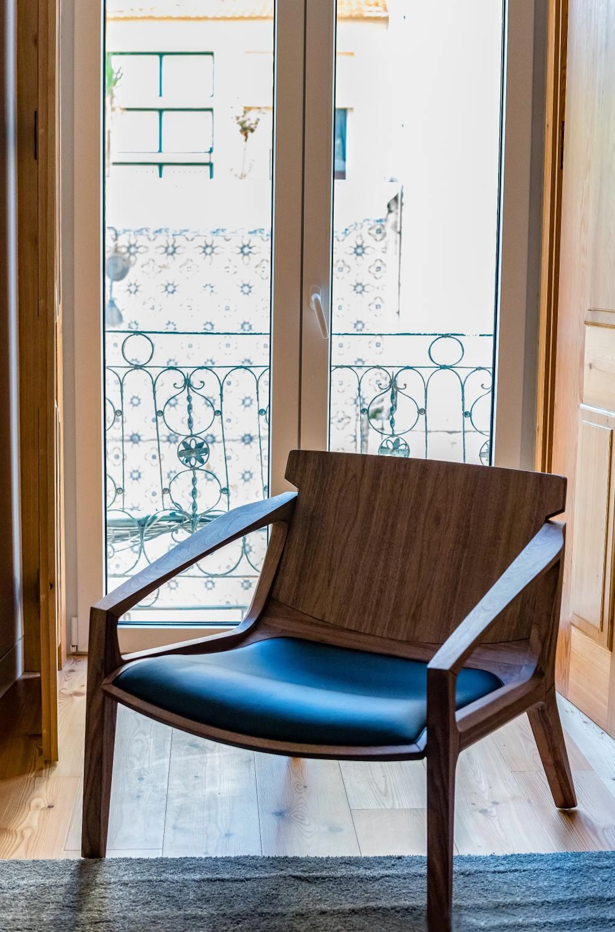Decorative detail in Flora Chiado Apartments
