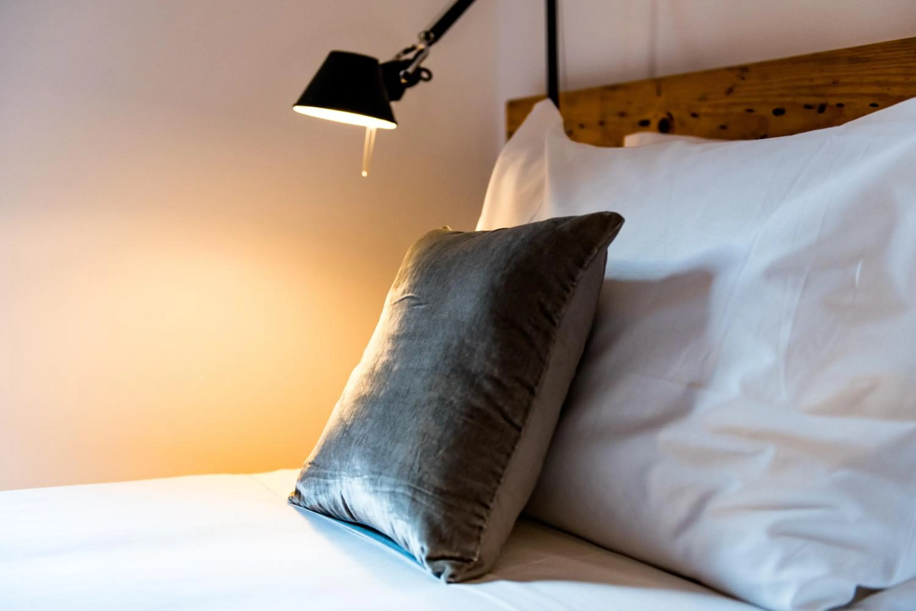 Bed in Flora Chiado Apartments