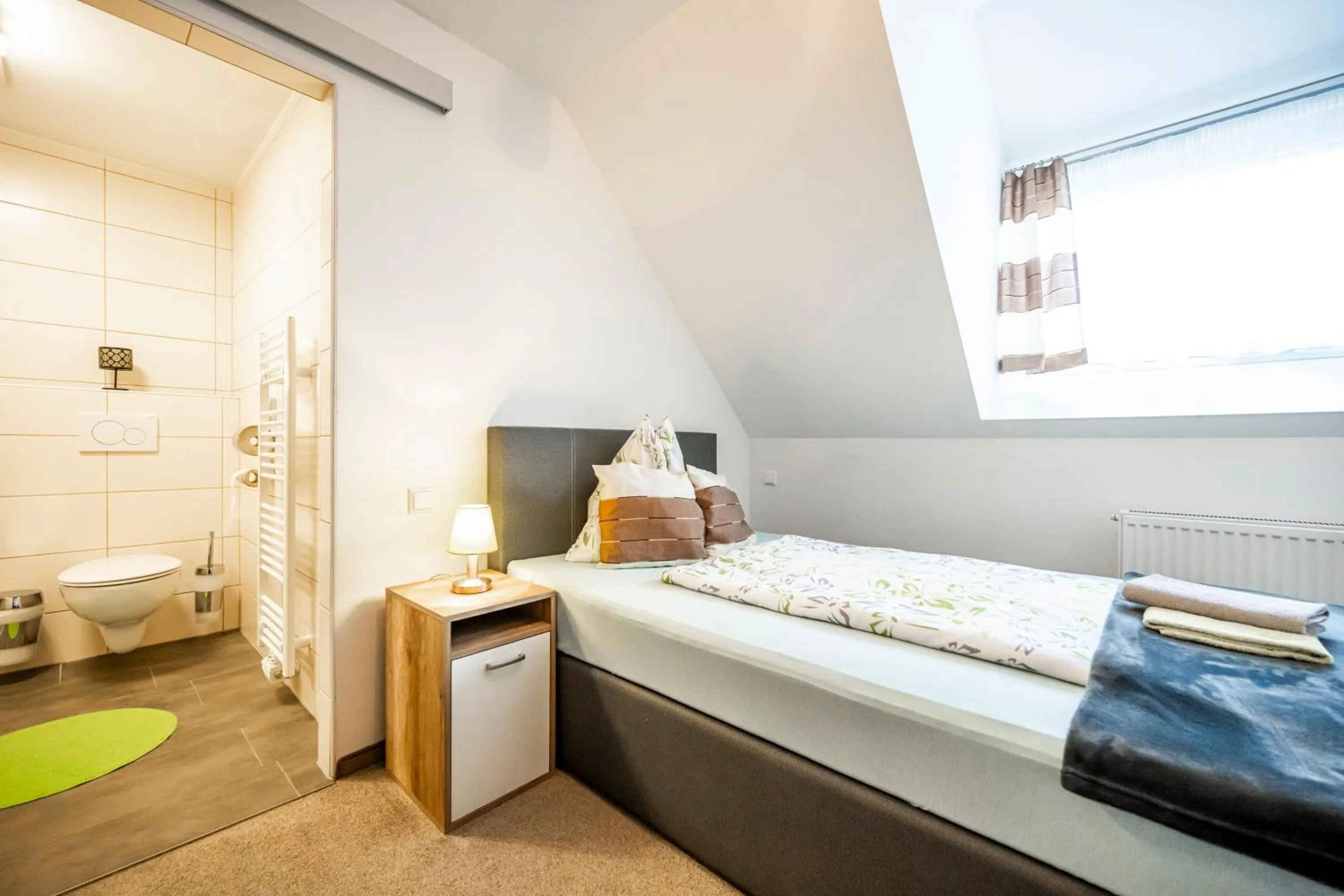 Bed in Die Schlafstube - Bed & Breakfast