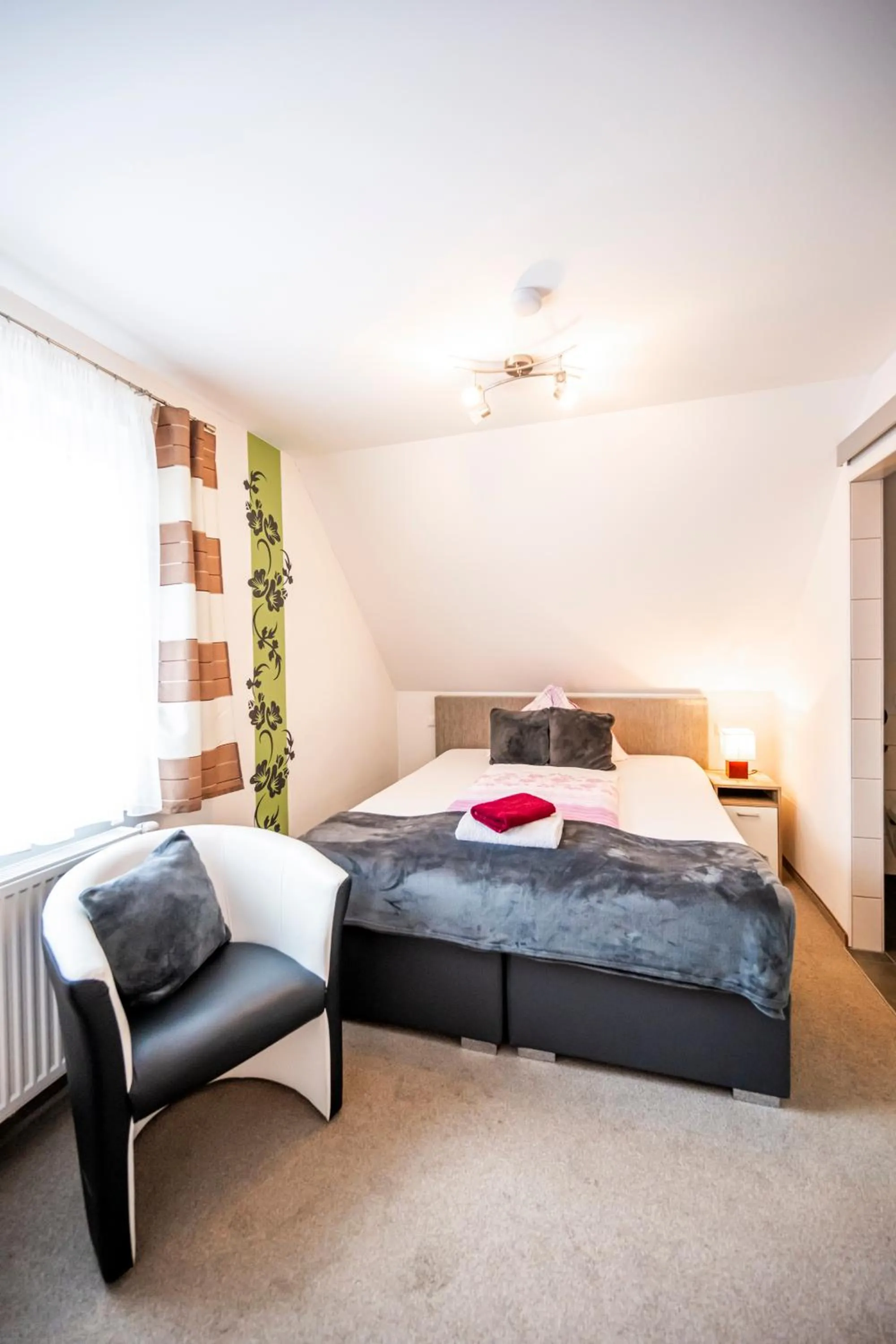 Bed in Die Schlafstube - Bed & Breakfast