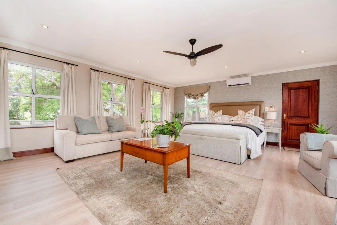 Living room, Bed in Wild Olive Executive Suite