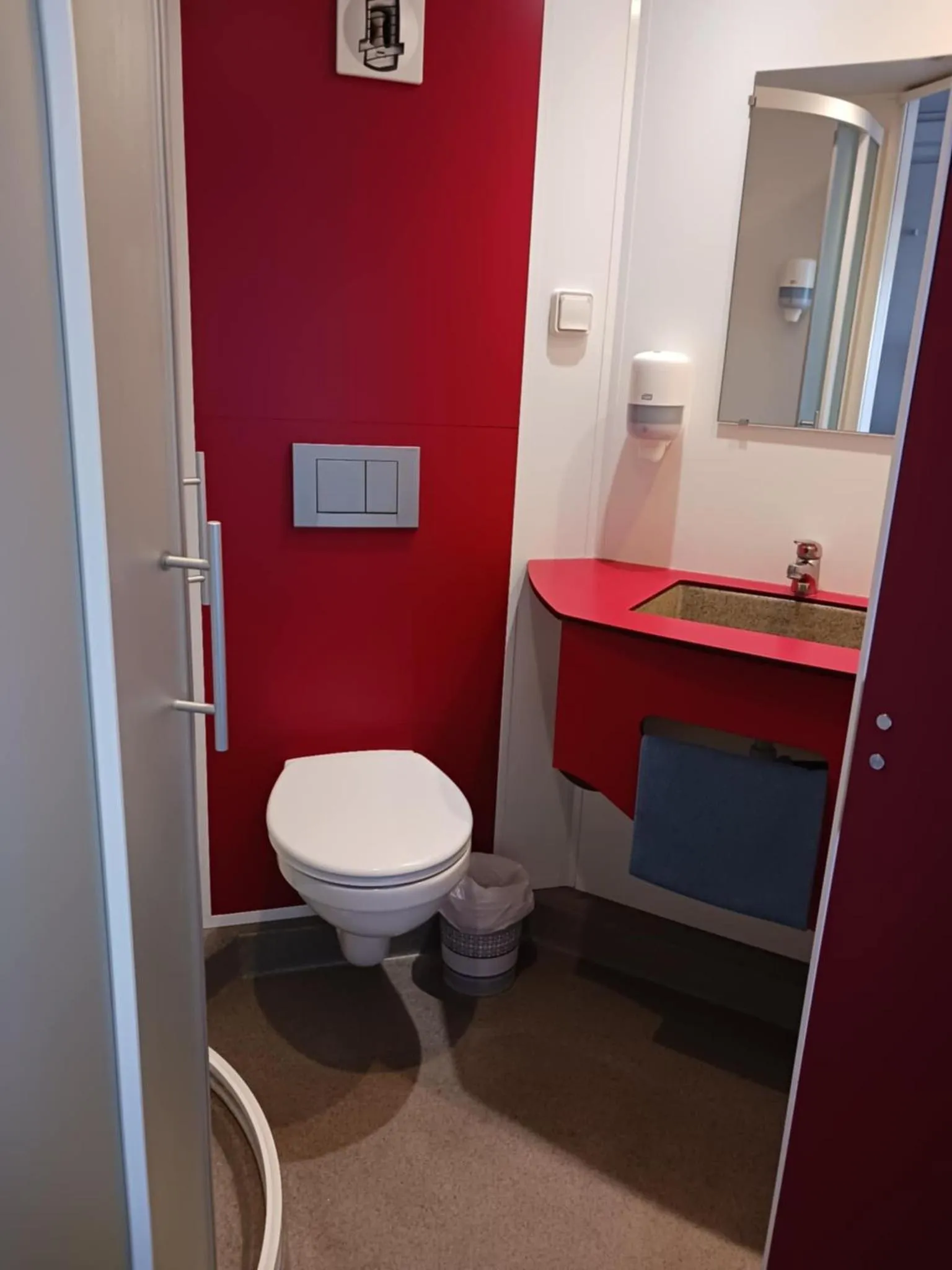 Shower in Kyriad Direct Saintes