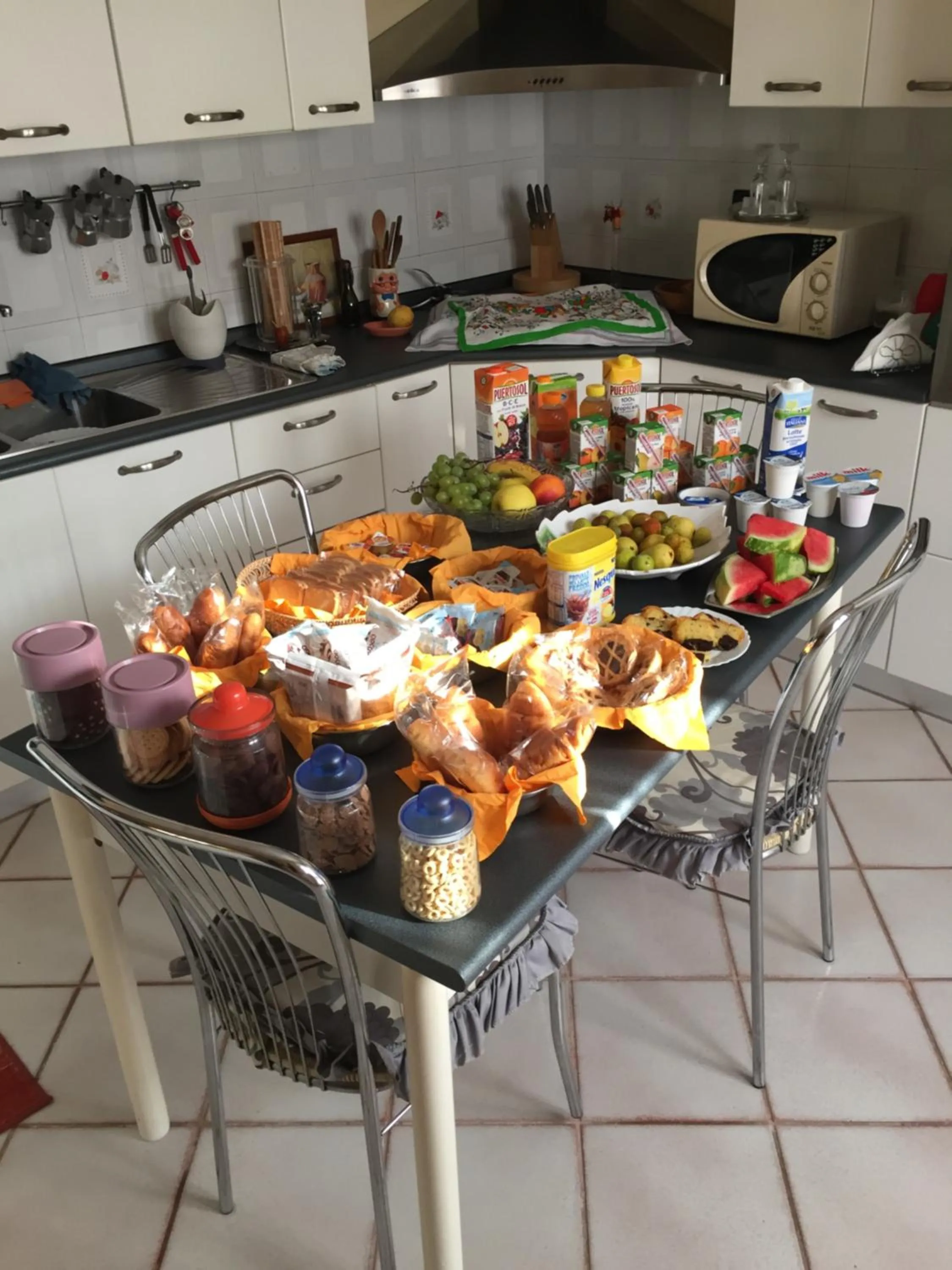 Italian breakfast in B&B Villa dei Fiori