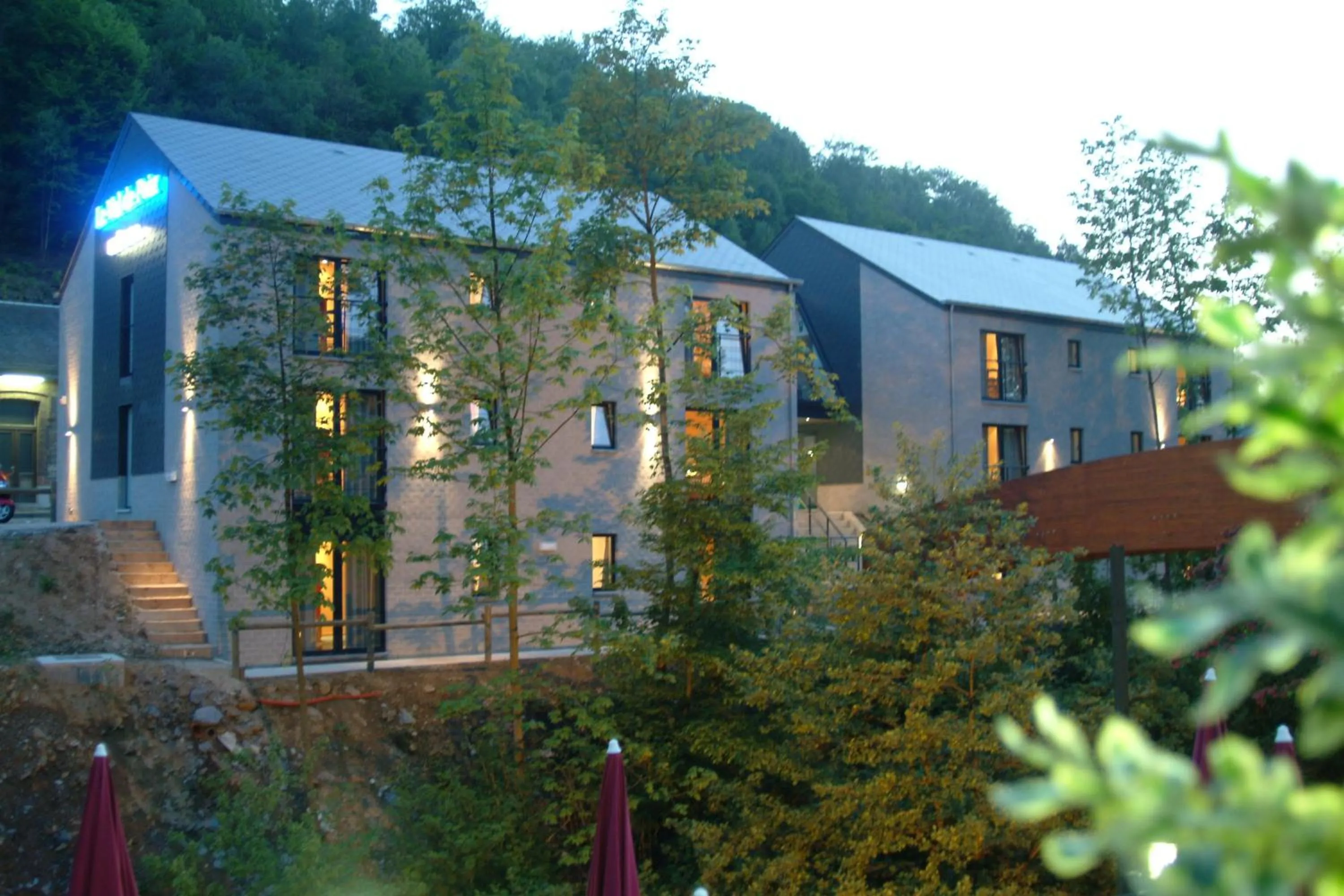 Facade/entrance in Hôtel Val de Poix- Logis Hôtel Restaurant