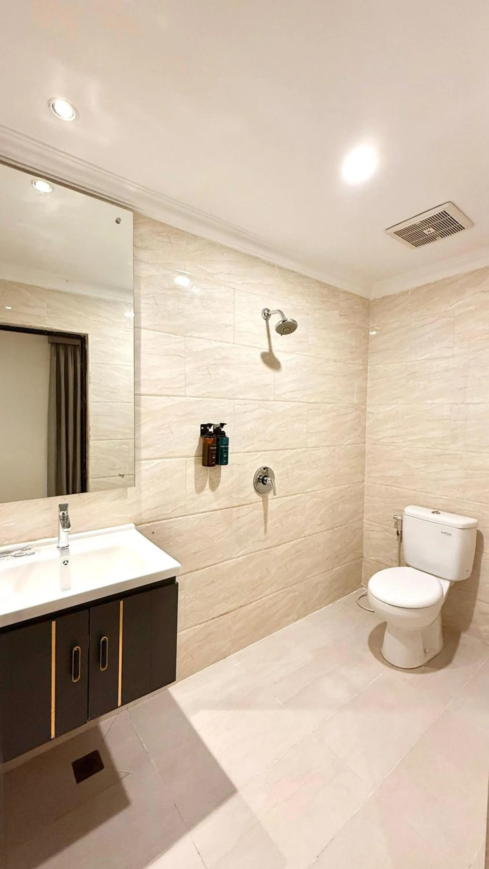 Toilet in Barelang Hotel Nagoya Batam