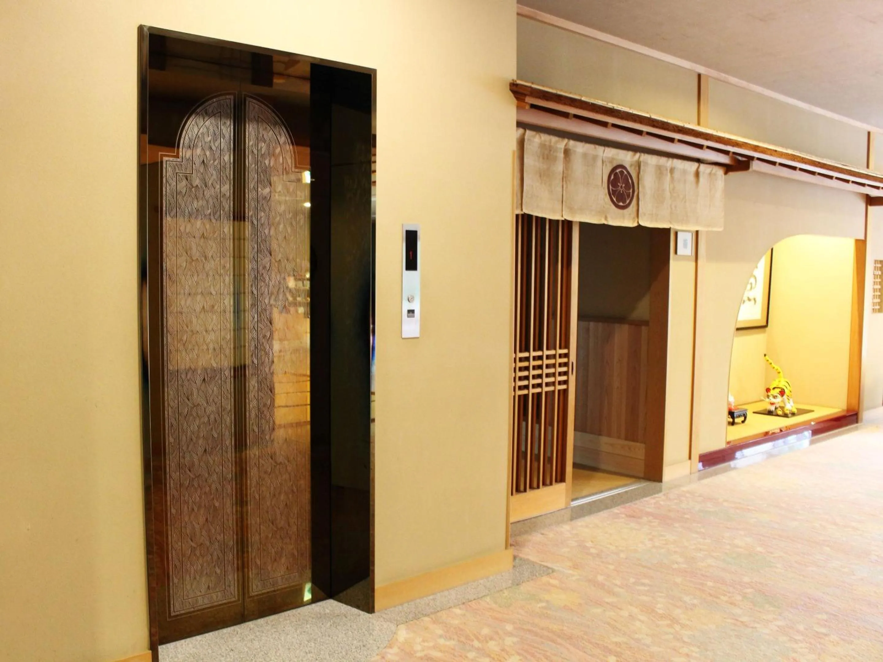 elevator in Ryotei Jyusouya
