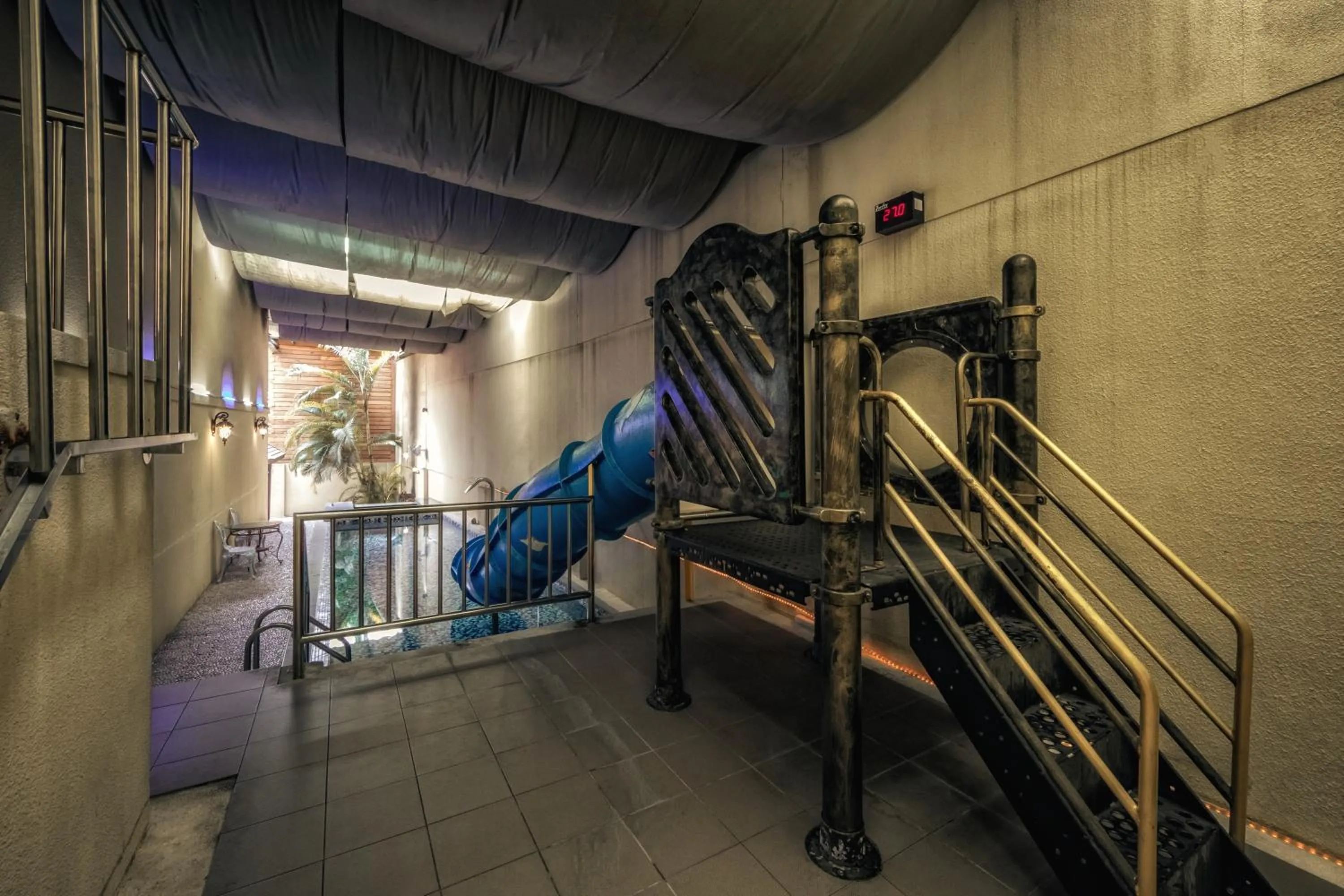 Swimming pool in Bali Motel - Zhongli