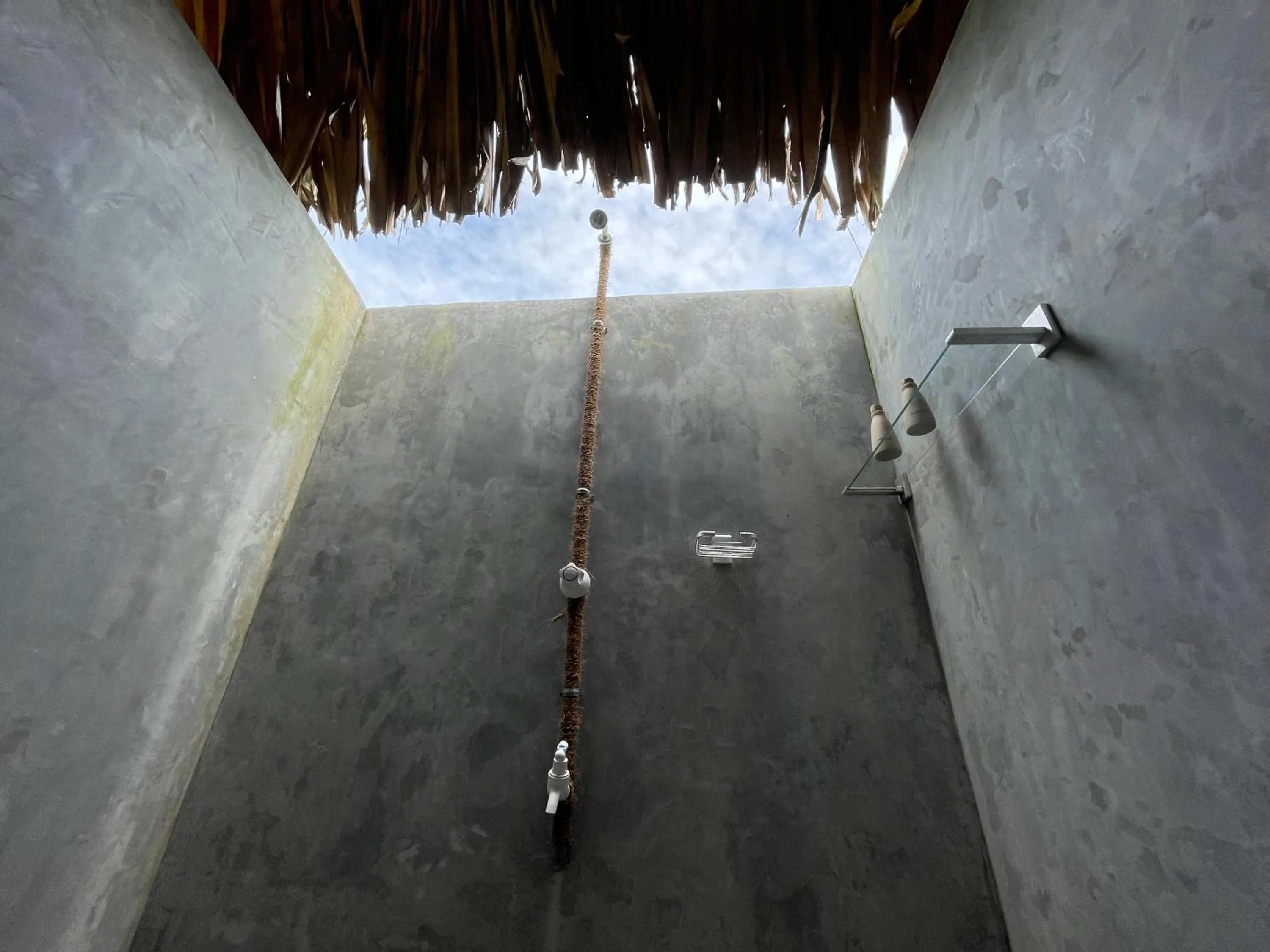 Shower in Yakaduru - Yala