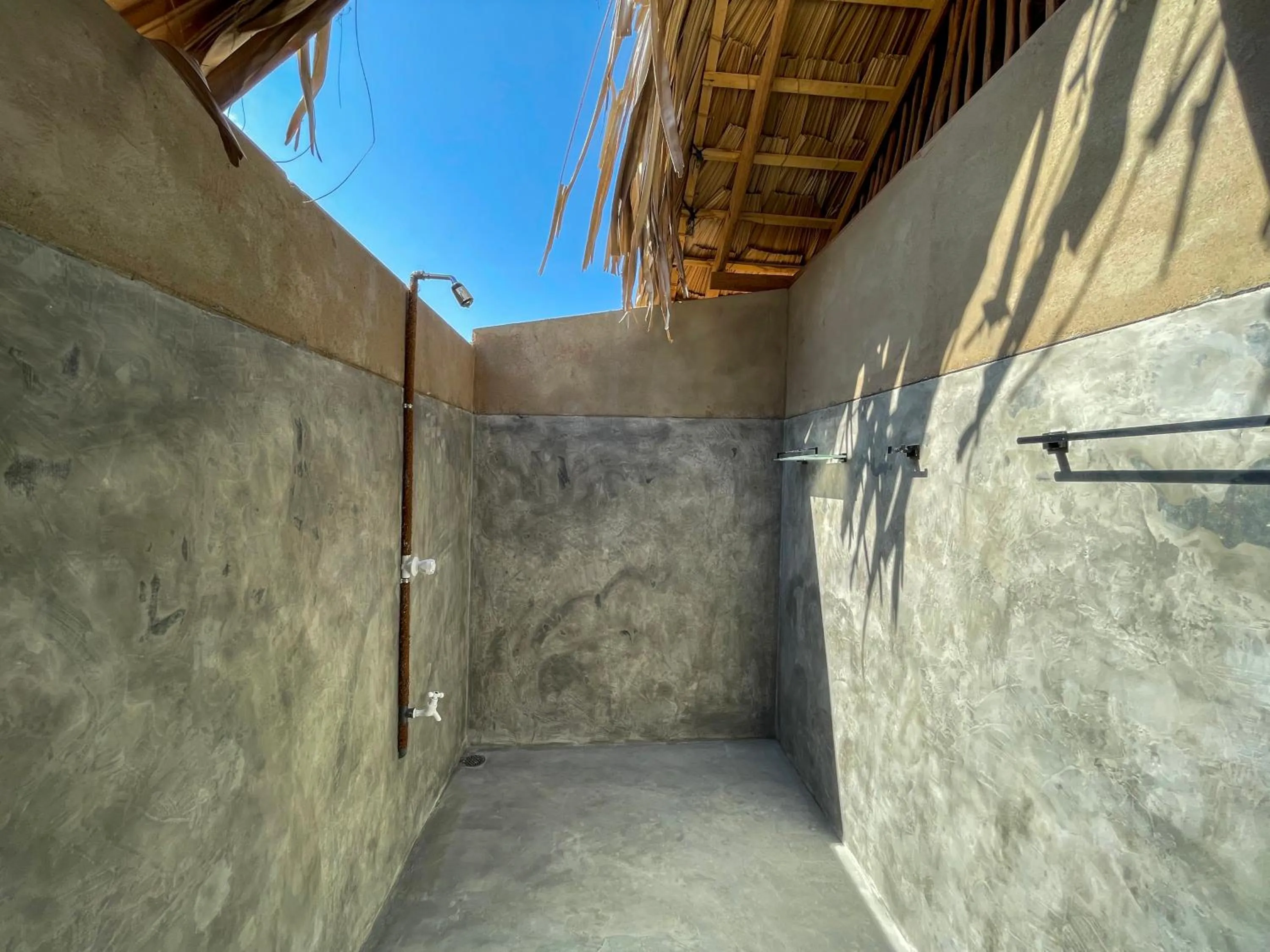 Shower in Yakaduru - Yala