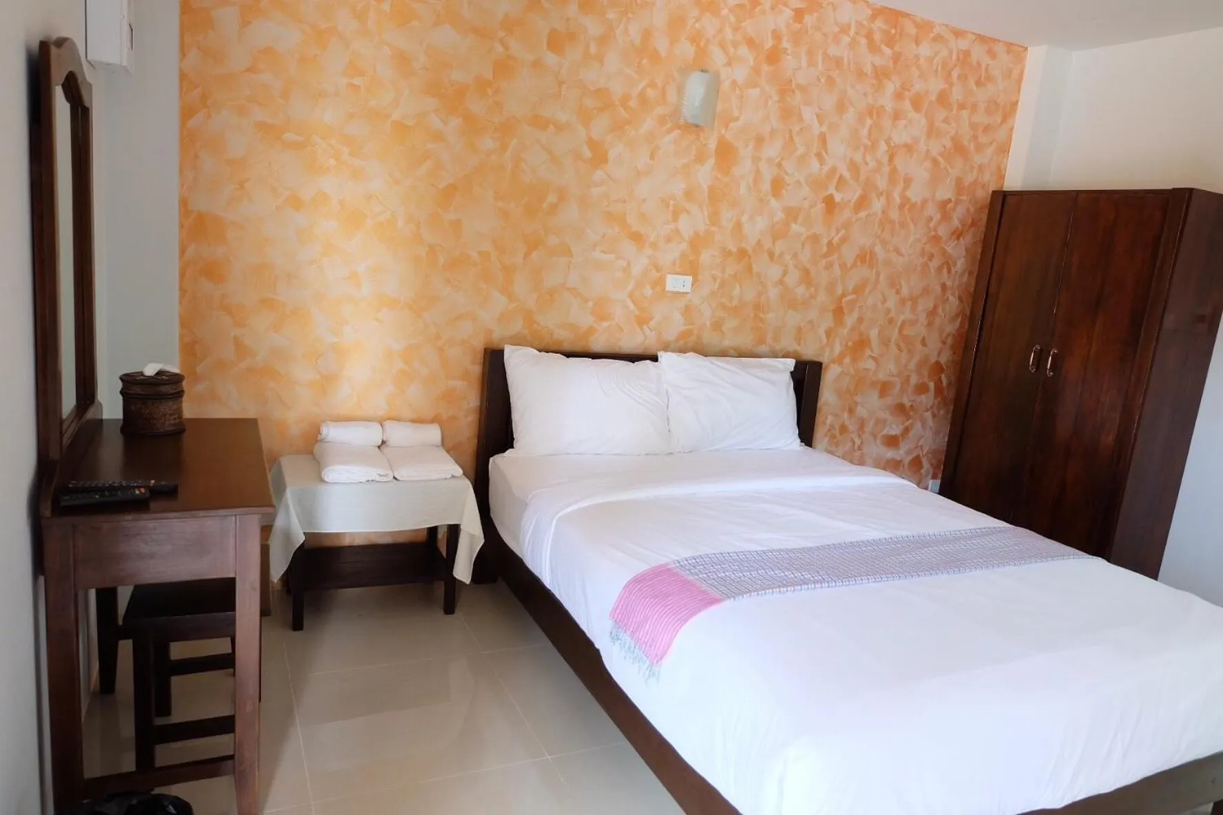 Bedroom, Bed in Benya Hotel โรงแรมเบญญา