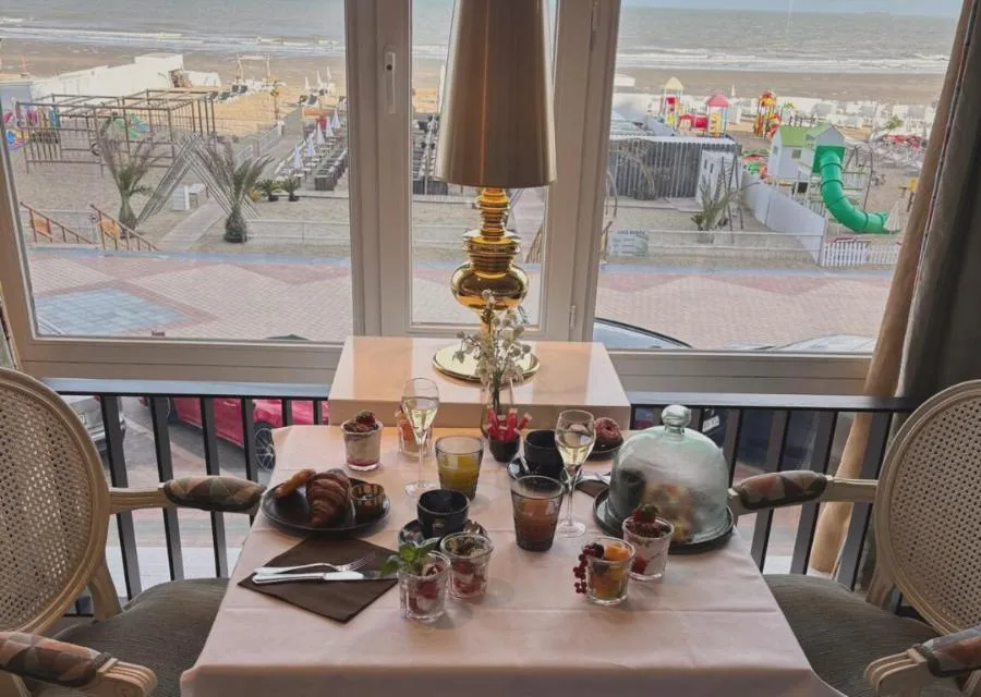 Breakfast in Hotel Beach Palace by CW Hotel Collection