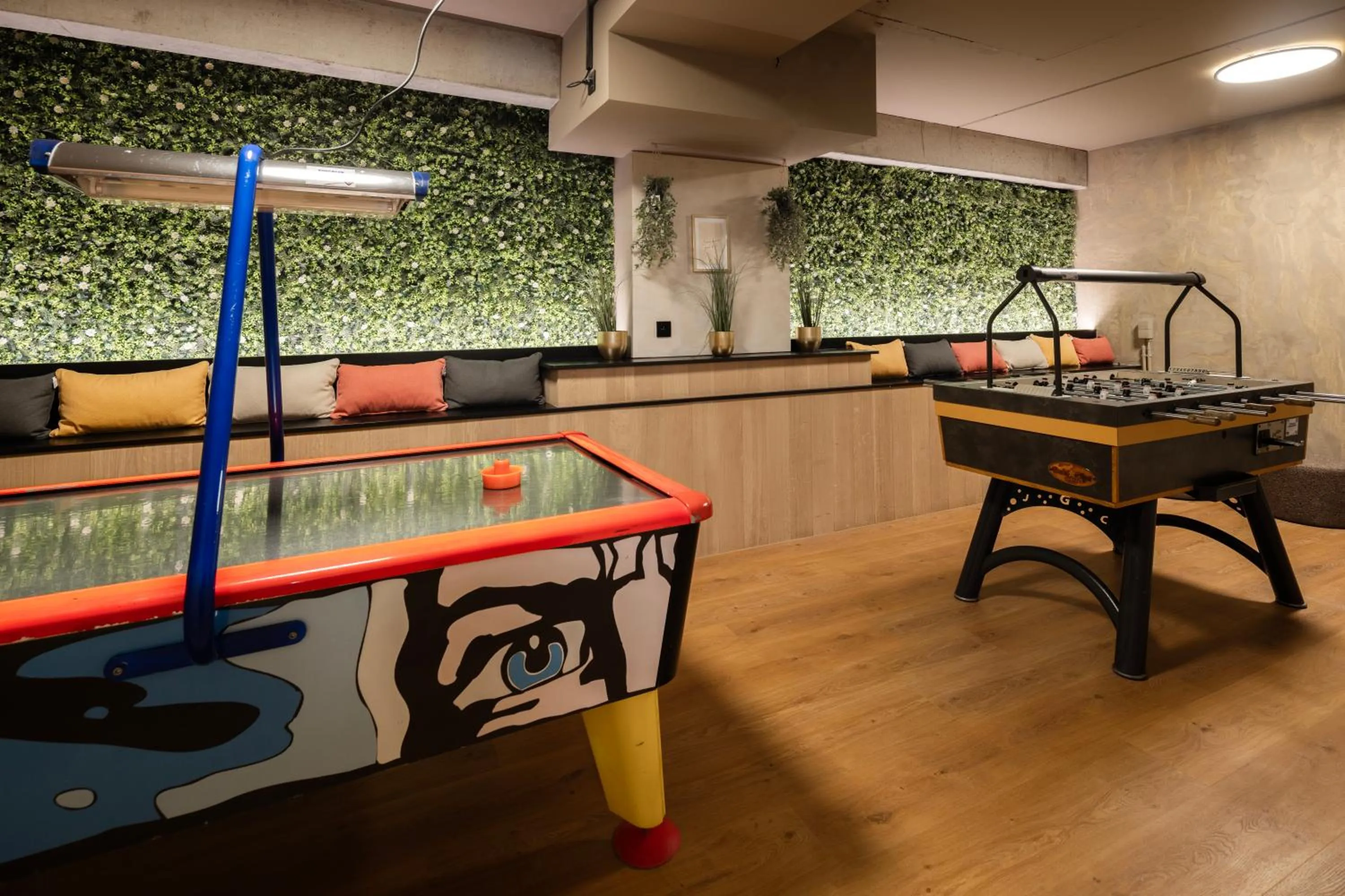 Game Room in Hotel Beach Palace by CW Hotel Collection