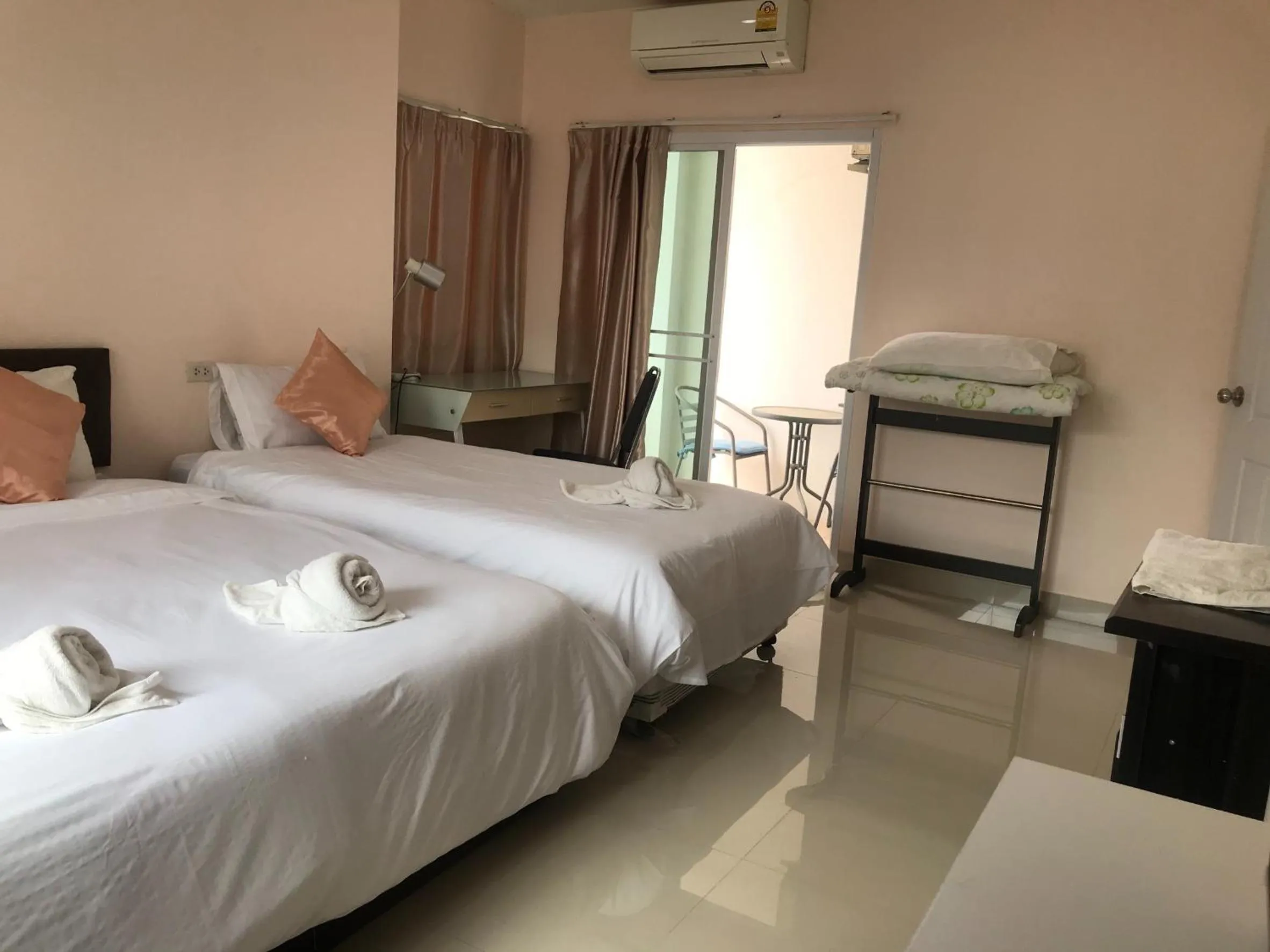 Bedroom, Bed in Connect Apartment