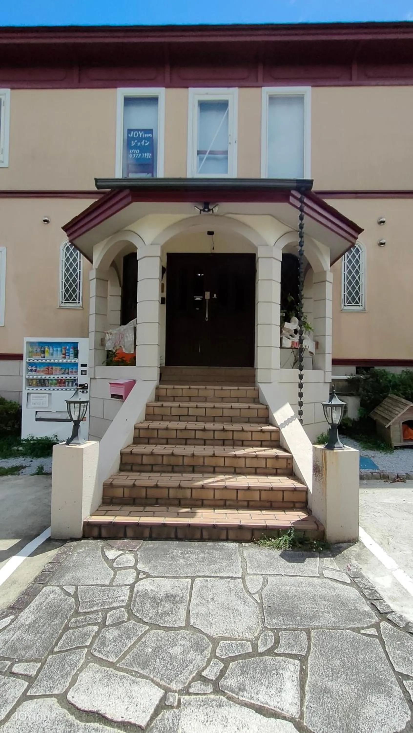 Facade/entrance in JOYinn