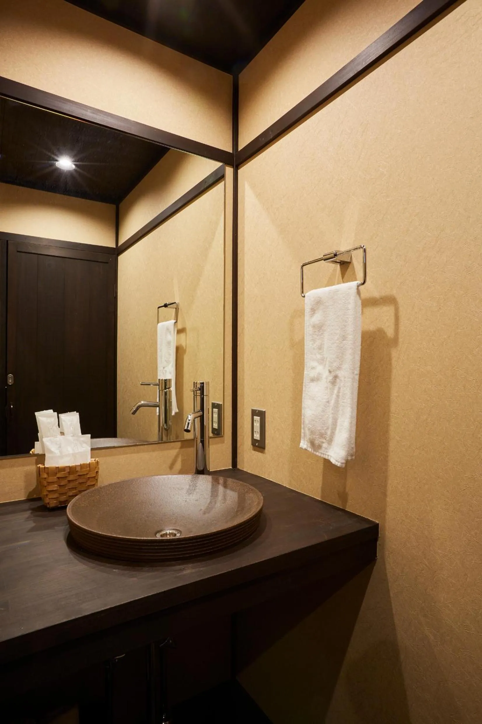 Property building in Rinn Umekoji