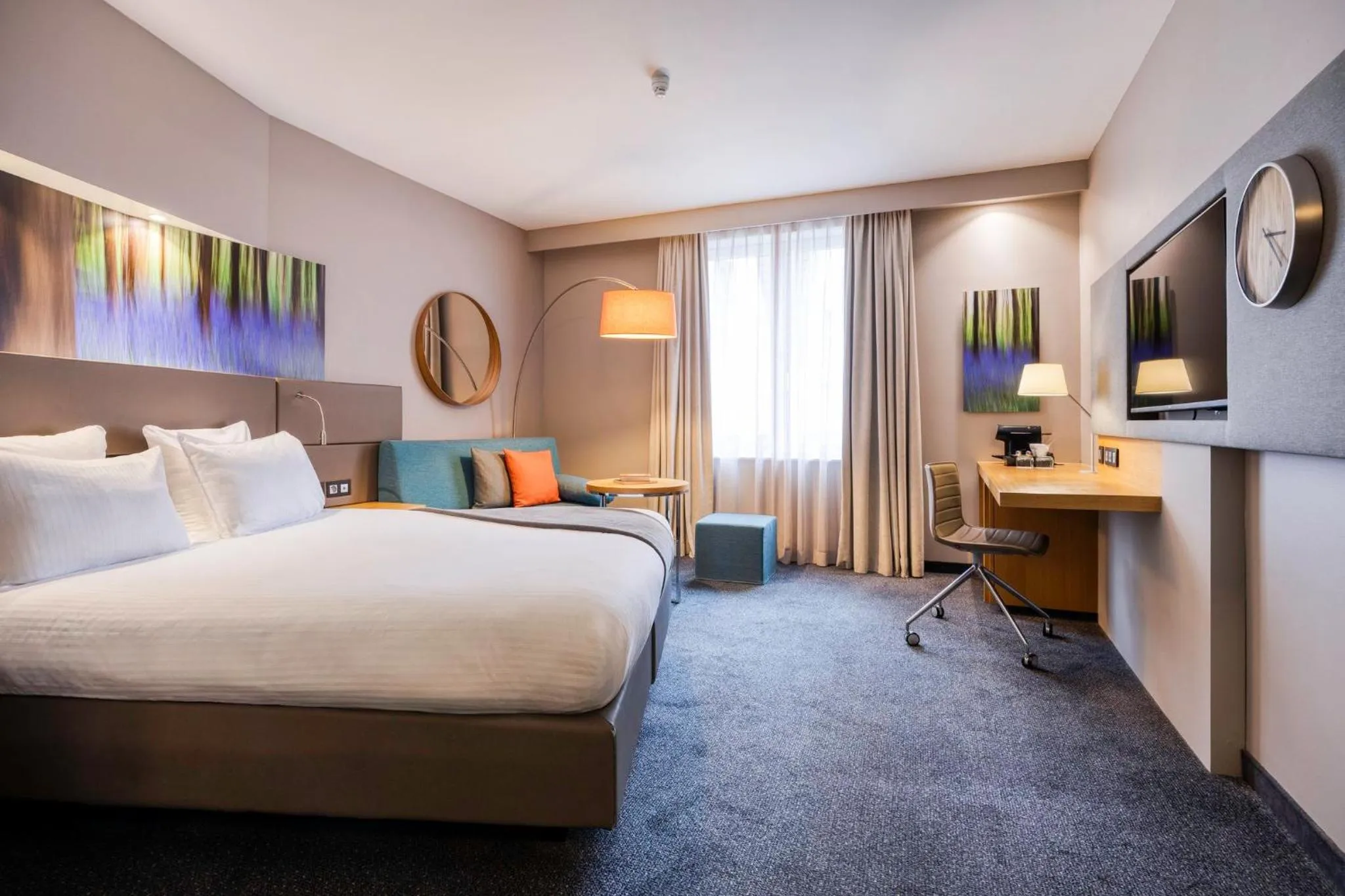 Photo of the whole room, Bed in Crowne Plaza Hotel Brugge by IHG