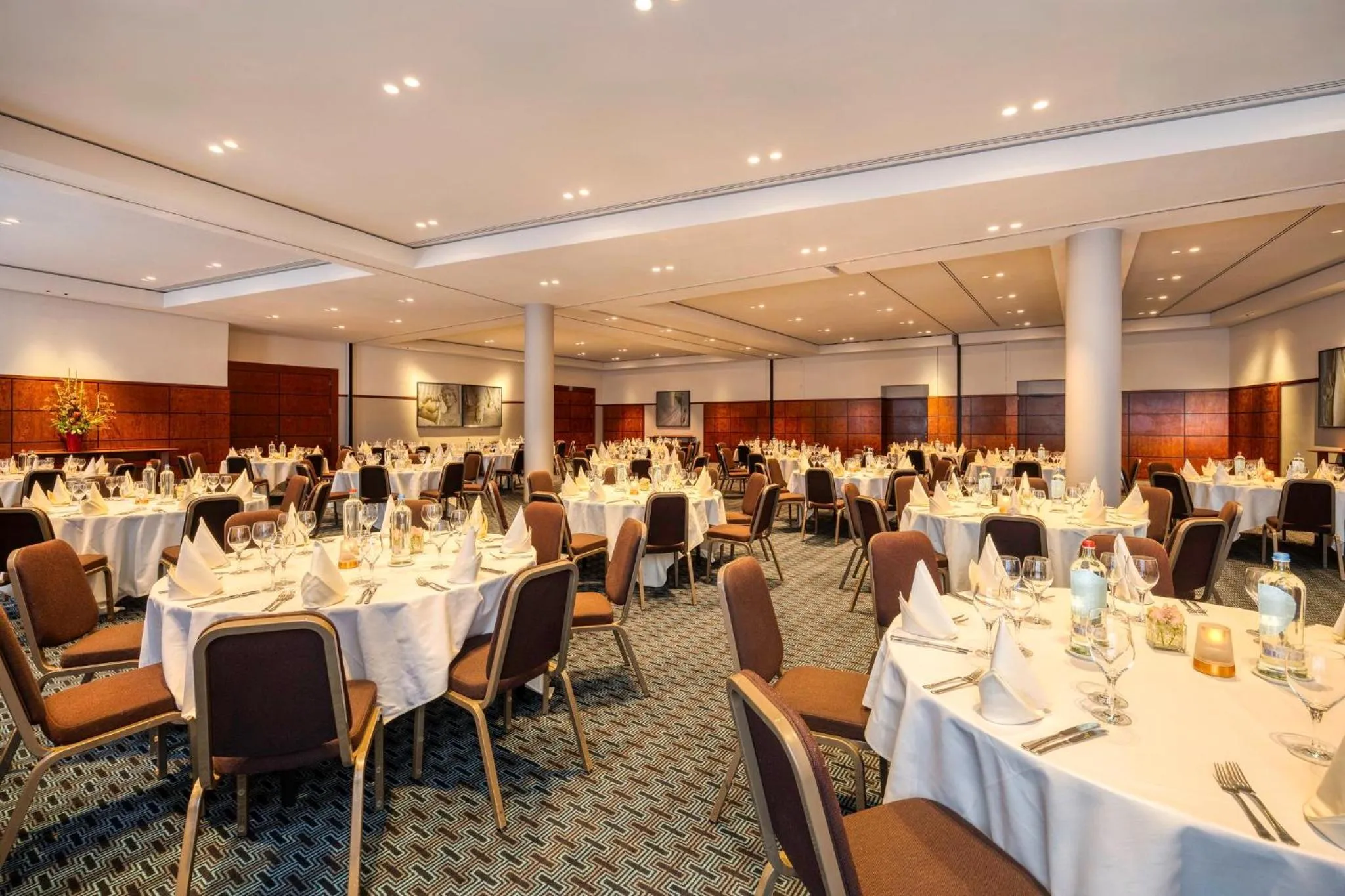 Restaurant/places to eat in Crowne Plaza Hotel Brugge by IHG