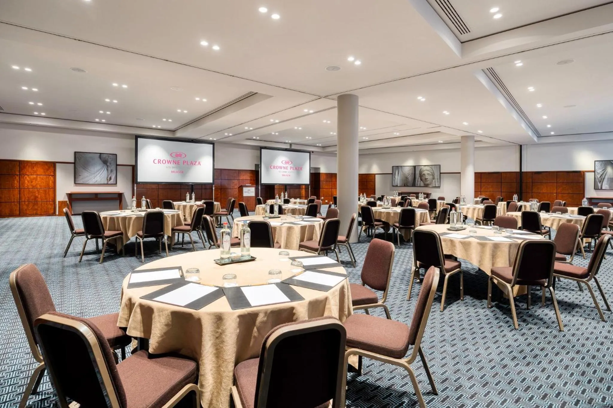 Meeting/conference room in Crowne Plaza Hotel Brugge by IHG