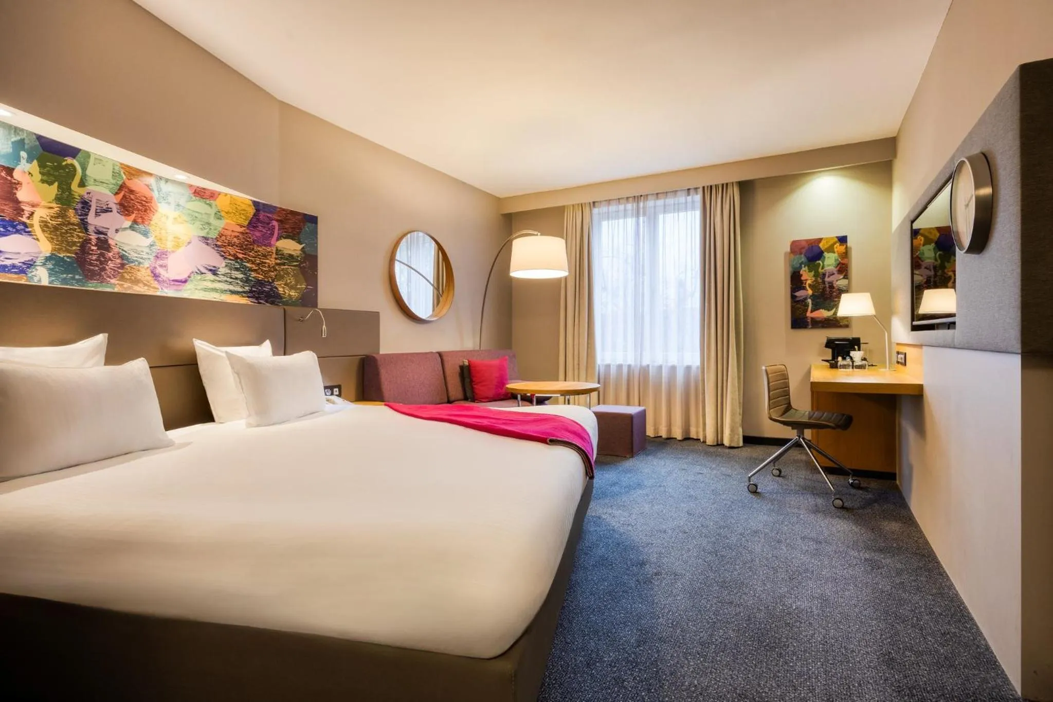 Photo of the whole room, Bed in Crowne Plaza Hotel Brugge by IHG