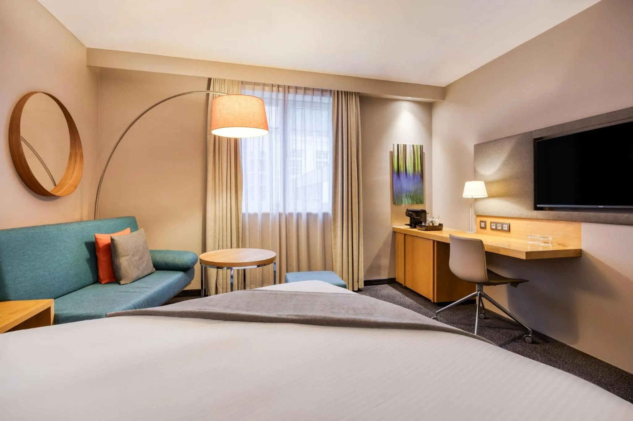 Photo of the whole room, Bed in Crowne Plaza Hotel Brugge by IHG