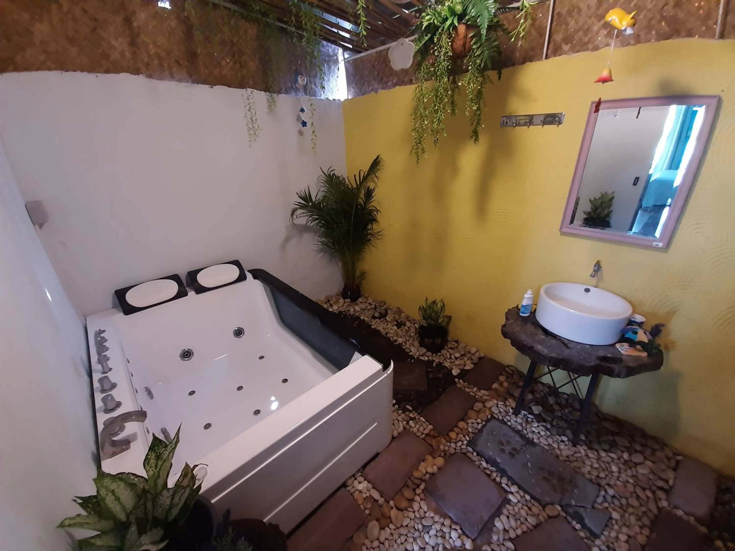 Bath in Terrua Main Ten Villa Garden