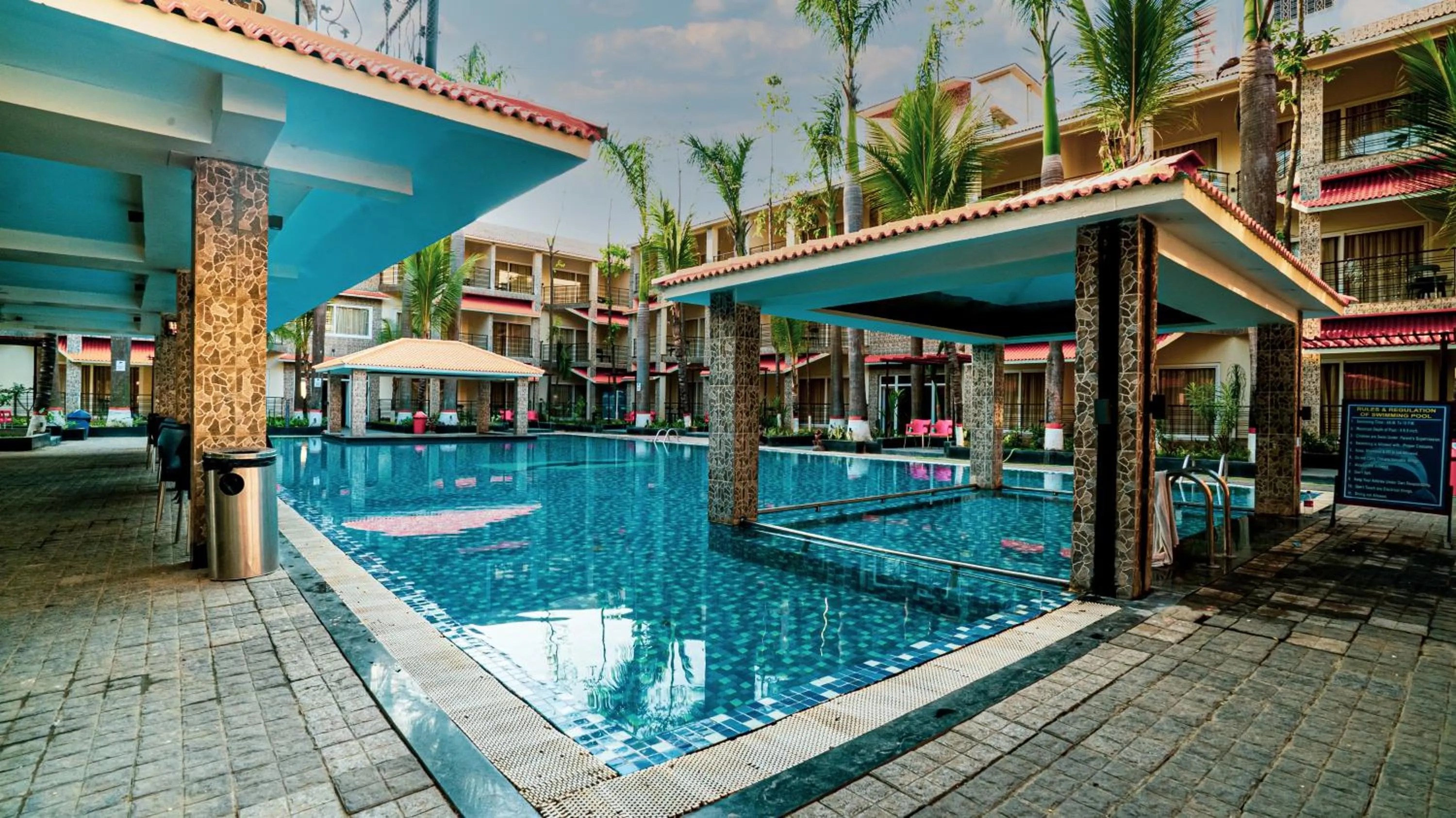 Swimming pool in Hotel Sonar Bangla Tarapith