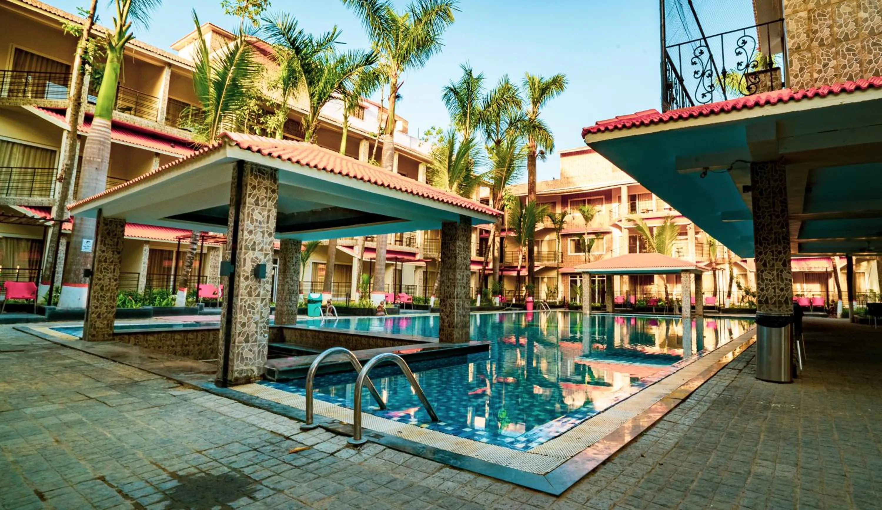 Swimming pool in Hotel Sonar Bangla Tarapith