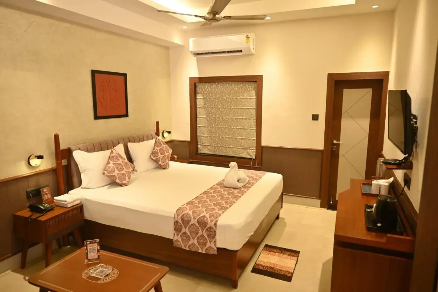 Deluxe Double Room in Hotel Sonar Bangla Tarapith Deluxe Double Room in Hotel Sonar Bangla Tarapith
