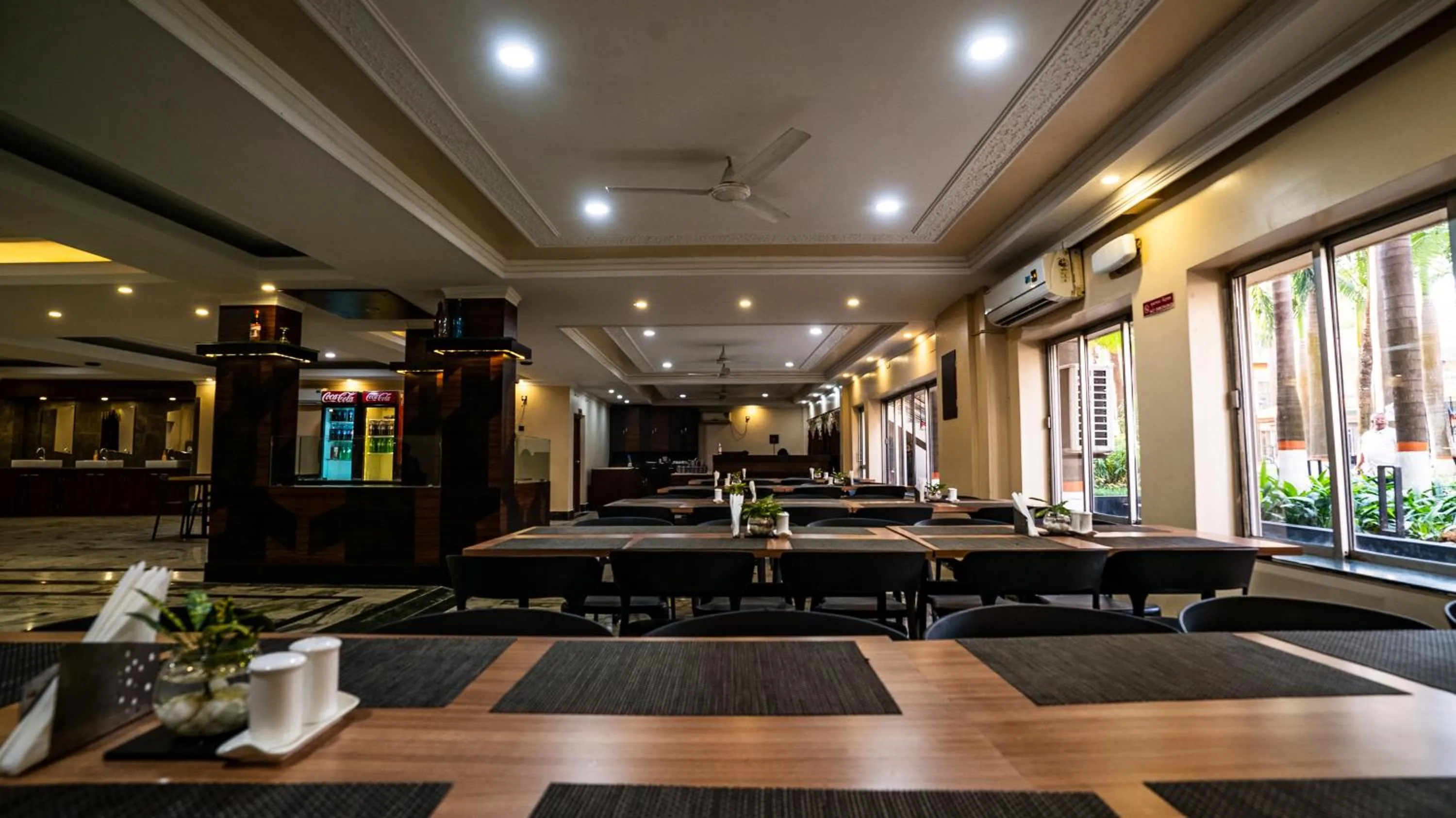 Restaurant/places to eat in Hotel Sonar Bangla Tarapith