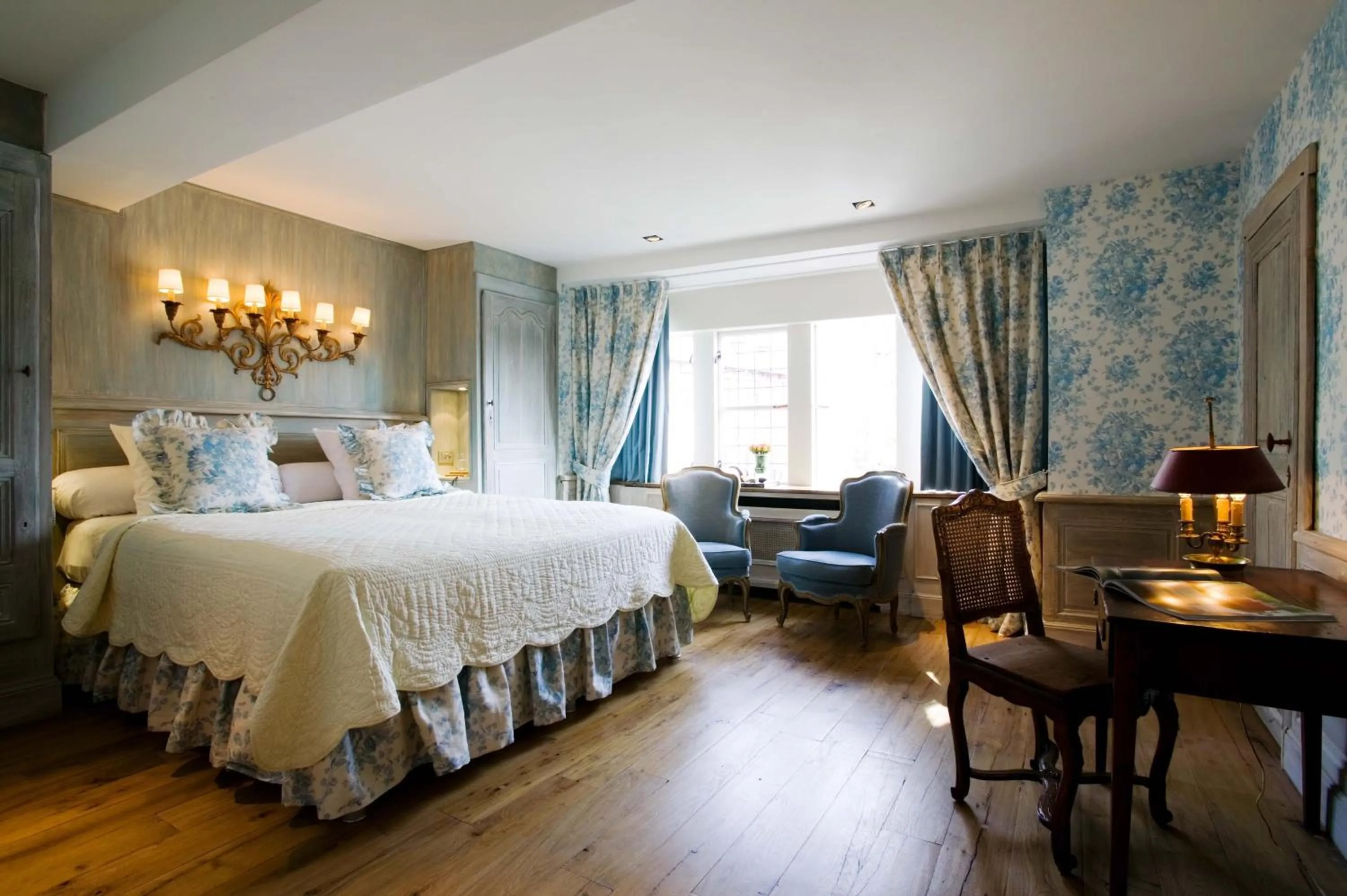 Photo of the whole room, Bed in Relais Bourgondisch Cruyce, A Luxe Worldwide Hotel